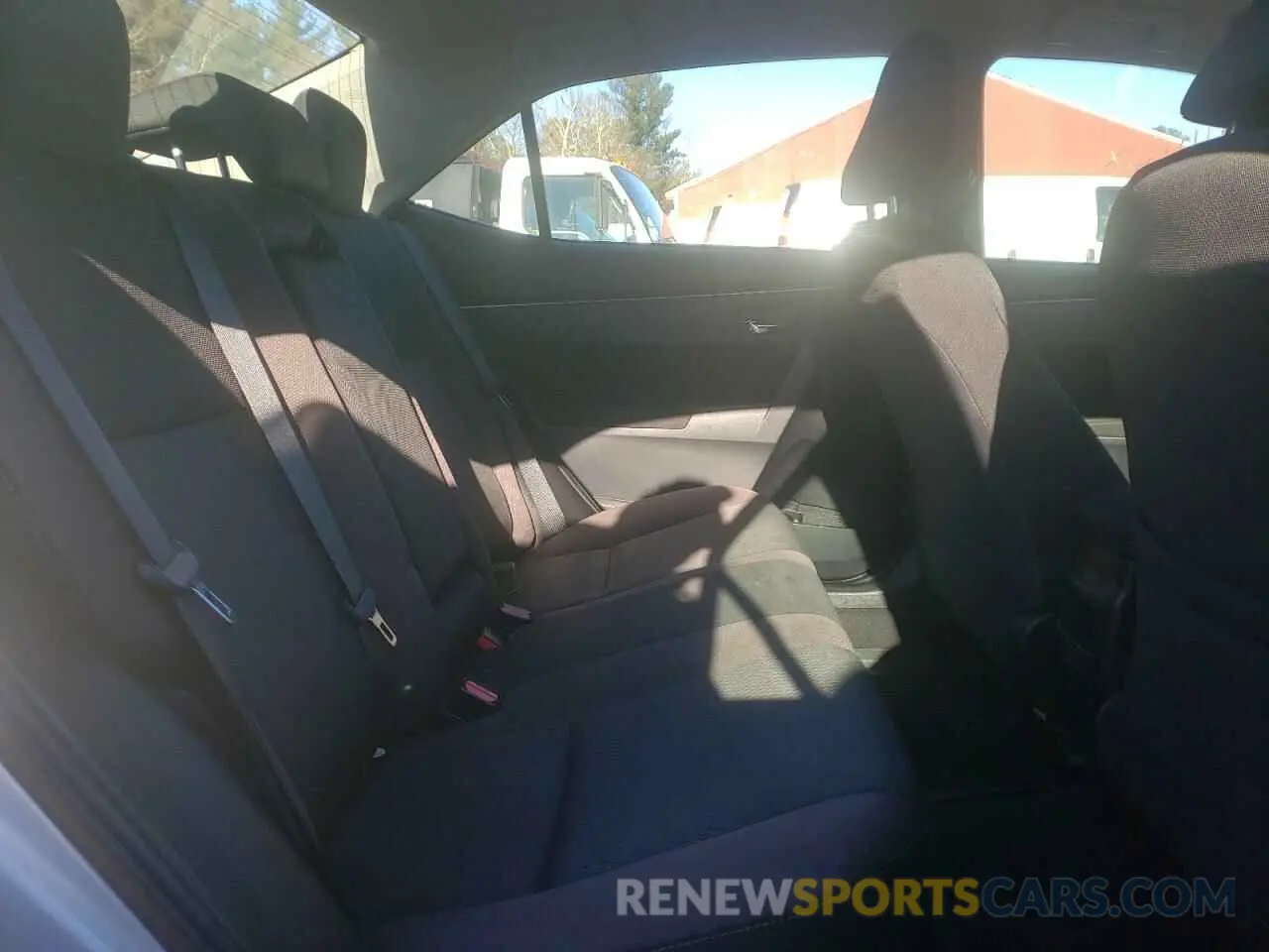6 Photograph of a damaged car 2T1BURHE1KC247053 TOYOTA COROLLA 2019