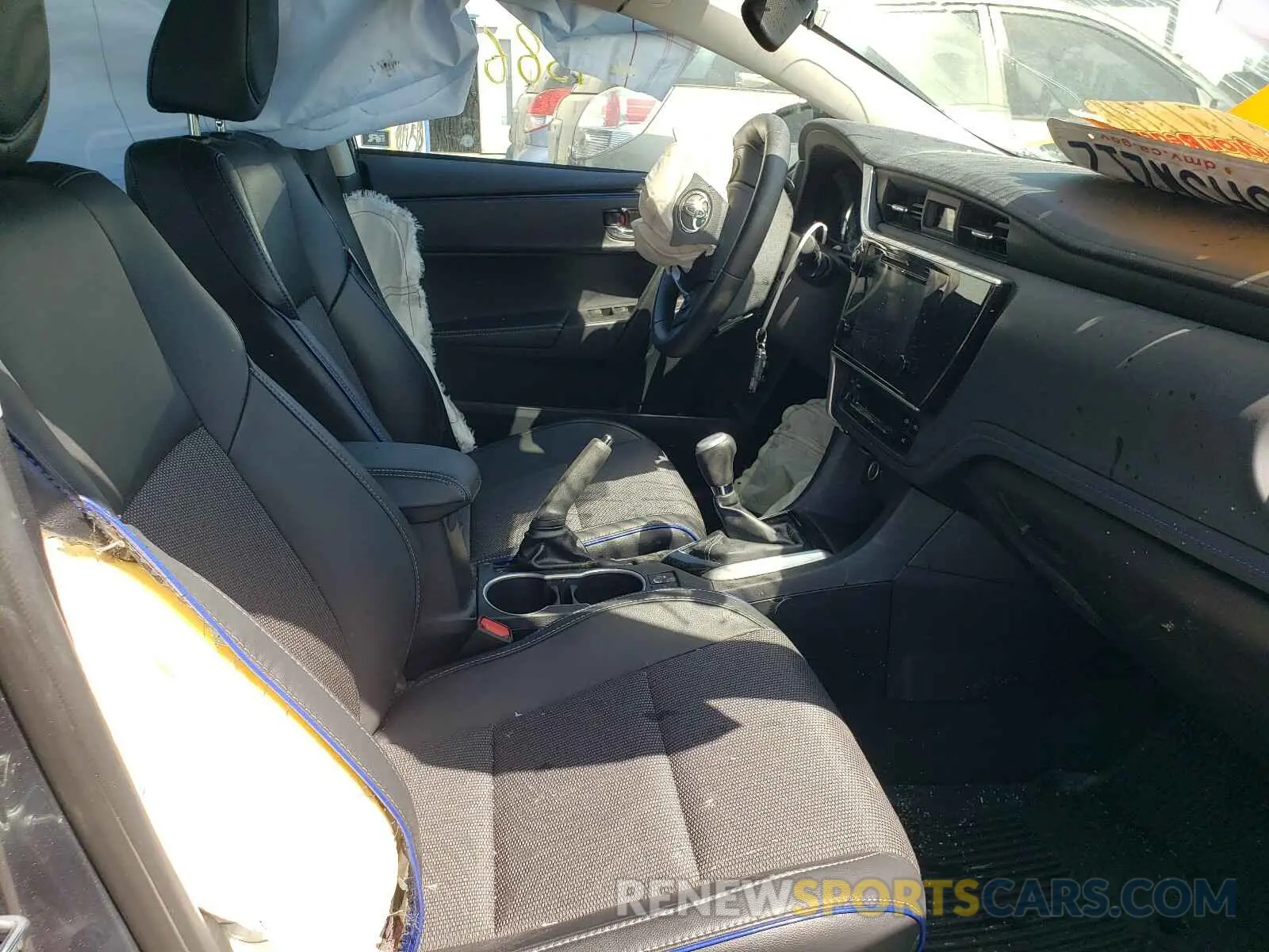 5 Photograph of a damaged car 2T1BURHE2KC125365 TOYOTA COROLLA 2019