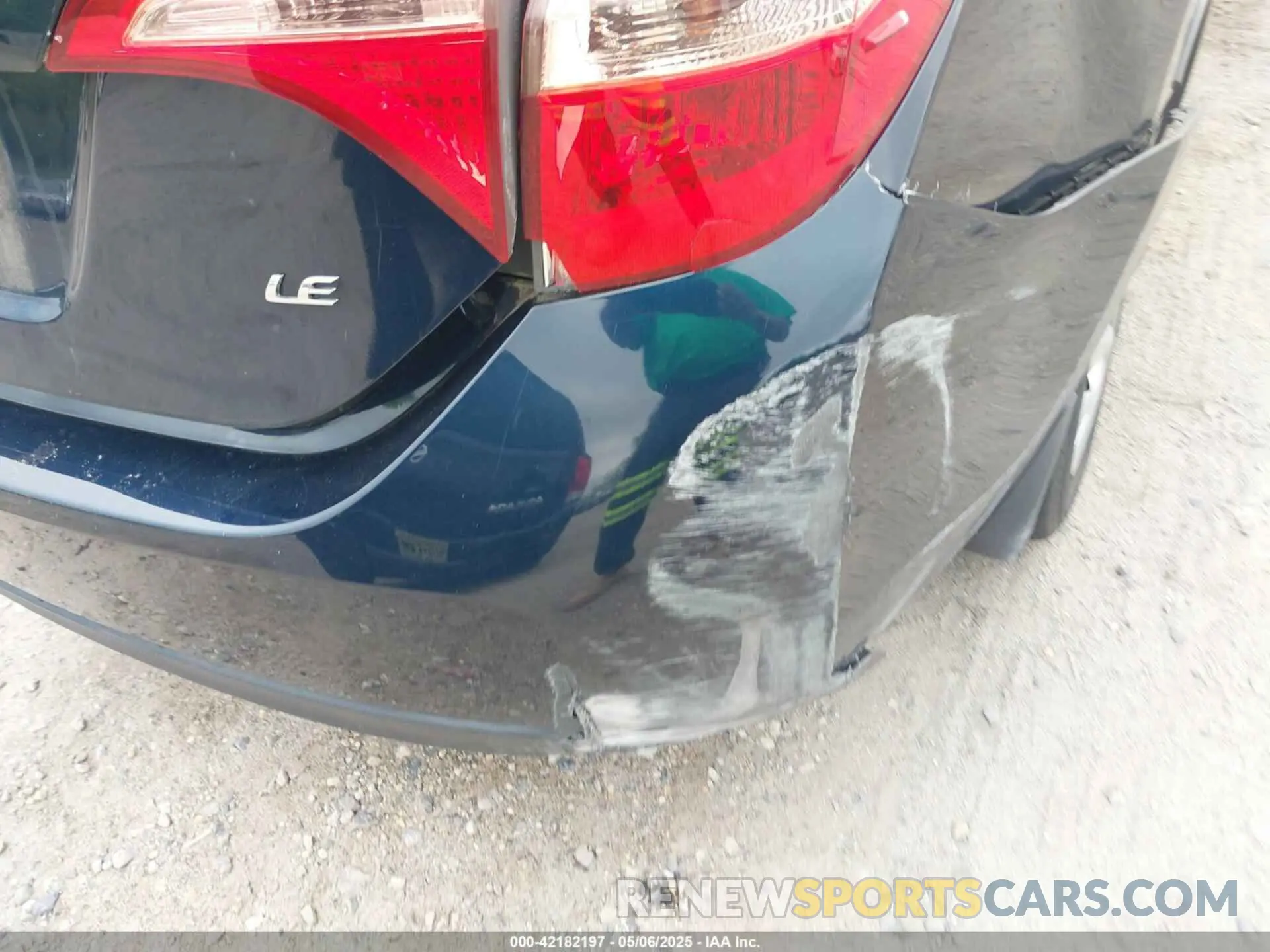 17 Photograph of a damaged car 2T1BURHE2KC125981 TOYOTA COROLLA 2019