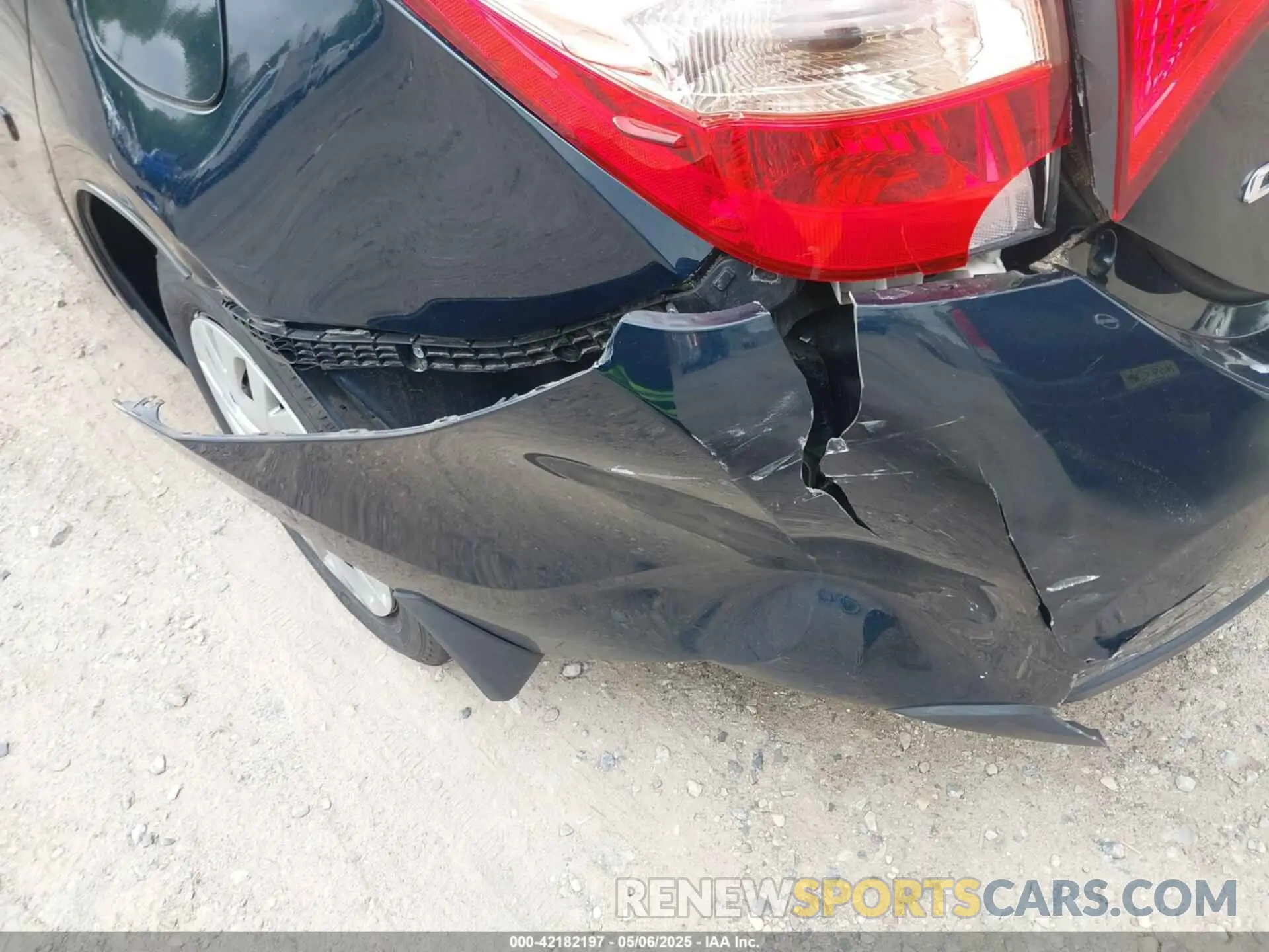 18 Photograph of a damaged car 2T1BURHE2KC125981 TOYOTA COROLLA 2019