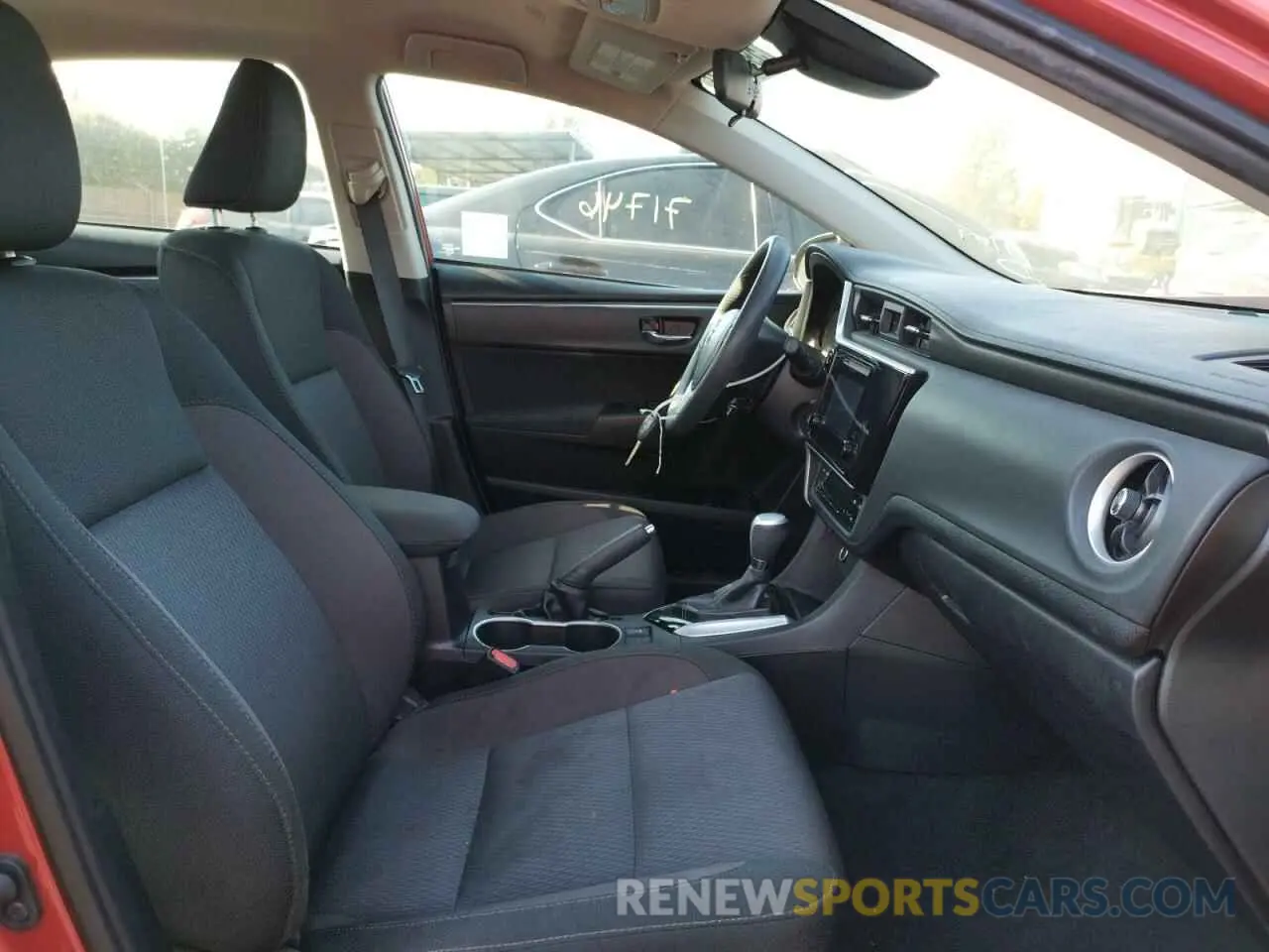 5 Photograph of a damaged car 2T1BURHE2KC136589 TOYOTA COROLLA 2019