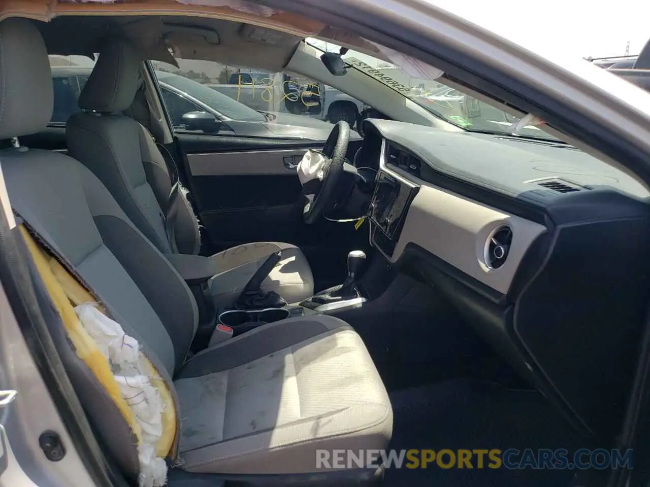 5 Photograph of a damaged car 2T1BURHE2KC151223 TOYOTA COROLLA 2019