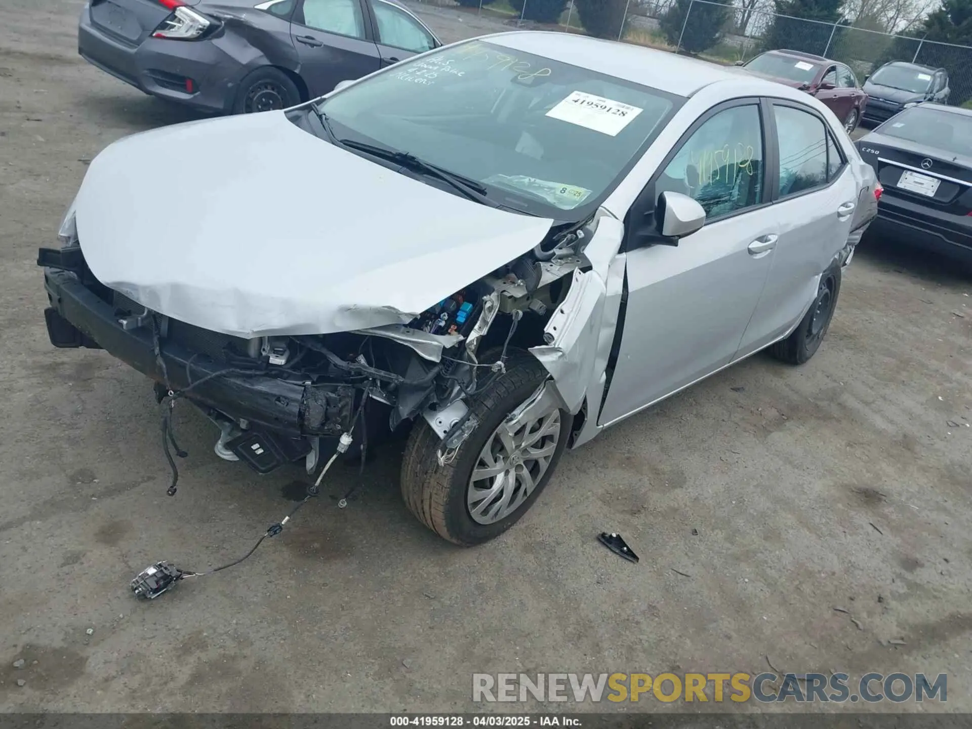 2 Фотография поврежденного автомобиля 2T1BURHE2KC153893 TOYOTA COROLLA 2019
