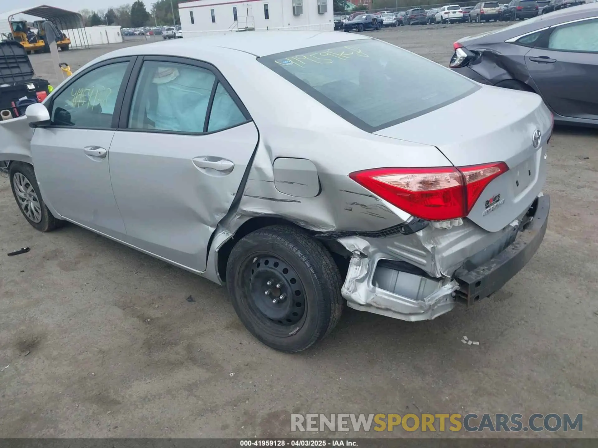 3 Фотография поврежденного автомобиля 2T1BURHE2KC153893 TOYOTA COROLLA 2019