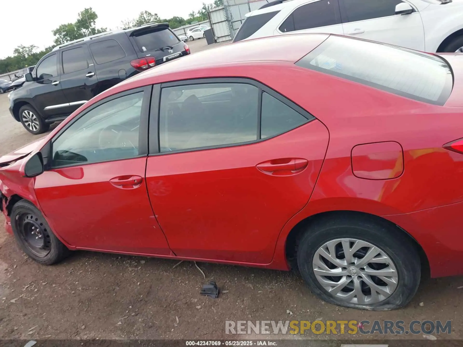15 Photograph of a damaged car 2T1BURHE2KC236174 TOYOTA COROLLA 2019