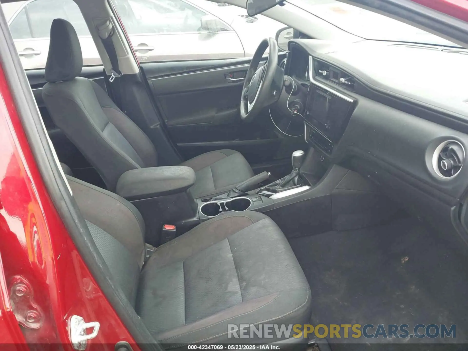 5 Photograph of a damaged car 2T1BURHE2KC236174 TOYOTA COROLLA 2019