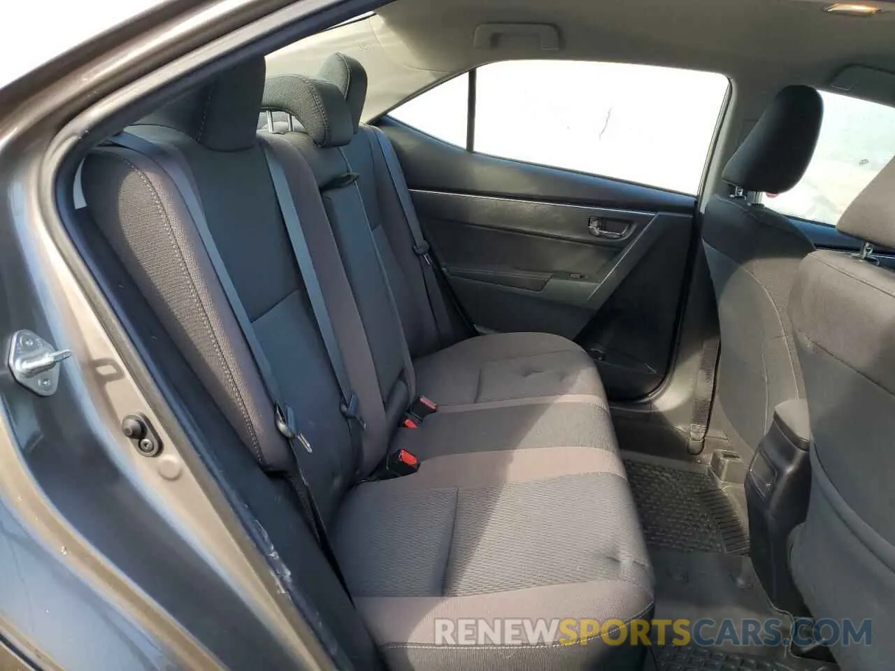 10 Photograph of a damaged car 2T1BURHE2KC246767 TOYOTA COROLLA 2019