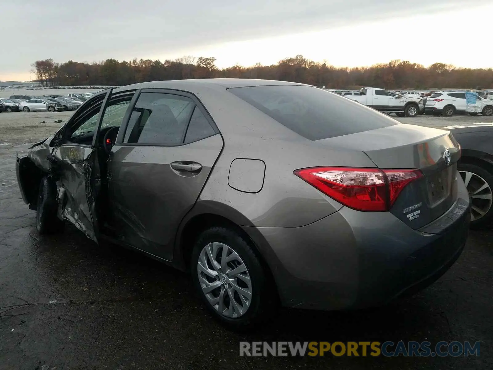 3 Photograph of a damaged car 2T1BURHE3KC131322 TOYOTA COROLLA 2019