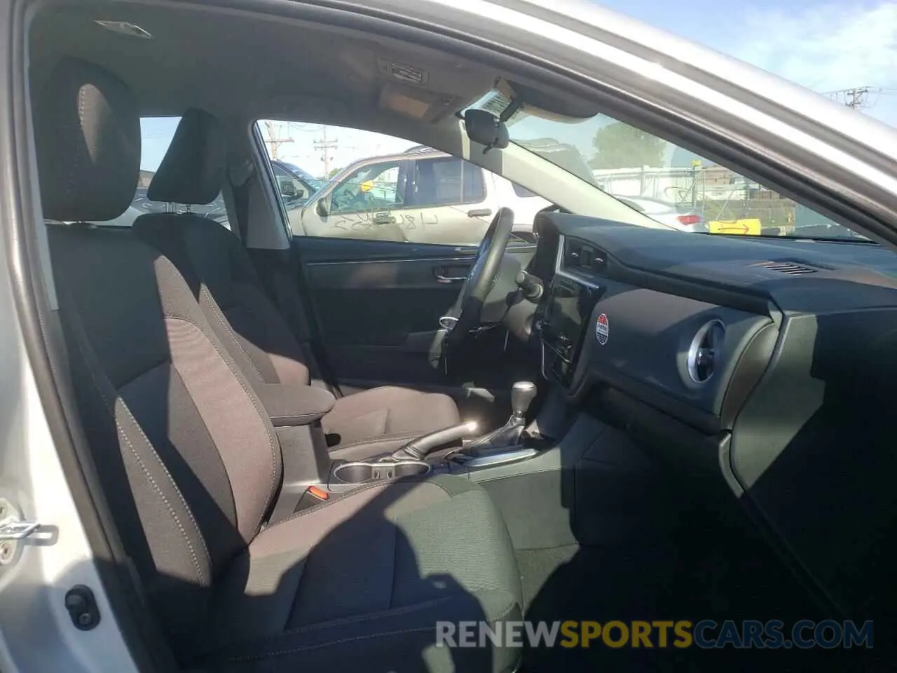 5 Photograph of a damaged car 2T1BURHE3KC156236 TOYOTA COROLLA 2019