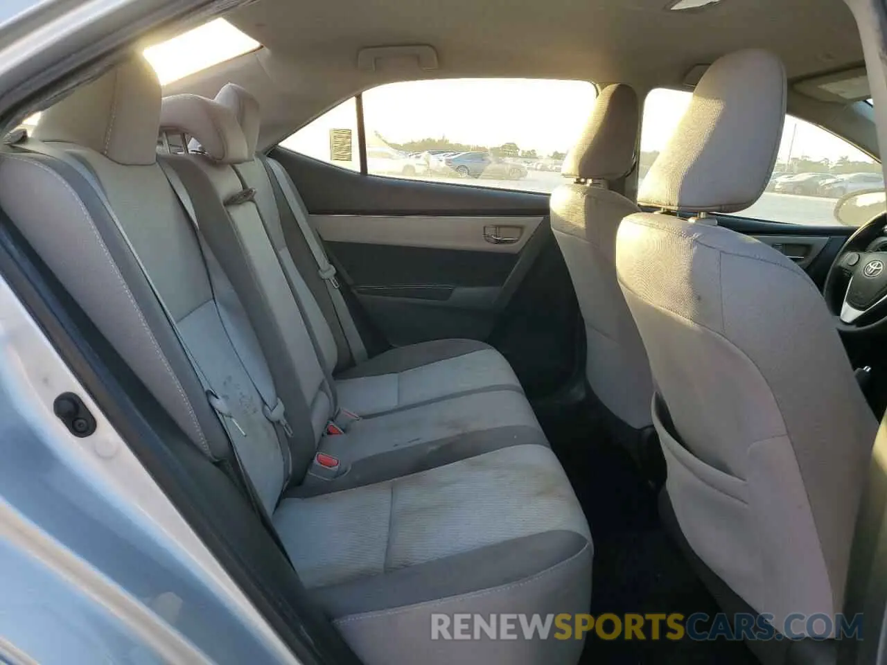 10 Photograph of a damaged car 2T1BURHE3KC164479 TOYOTA COROLLA 2019