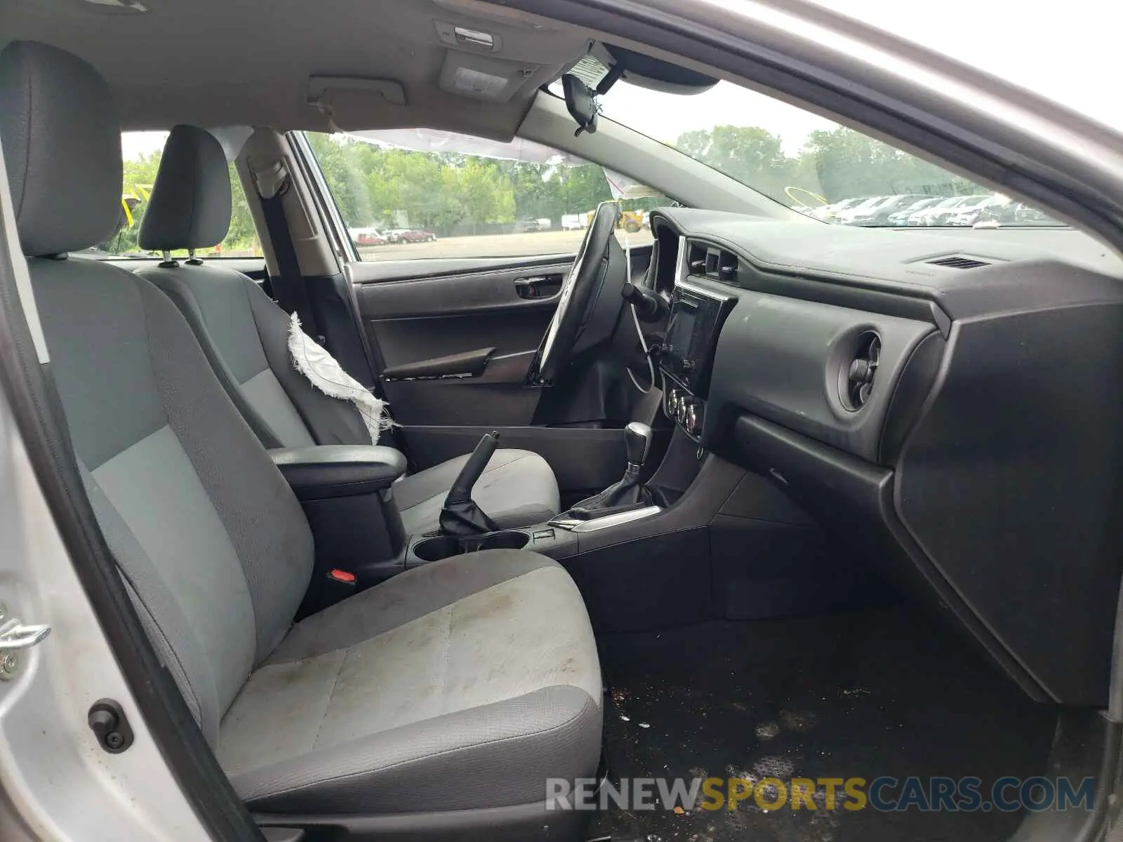 5 Photograph of a damaged car 2T1BURHE3KC168077 TOYOTA COROLLA 2019