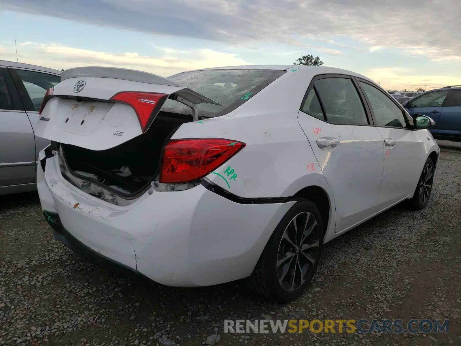 4 Photograph of a damaged car 2T1BURHE3KC172890 TOYOTA COROLLA 2019