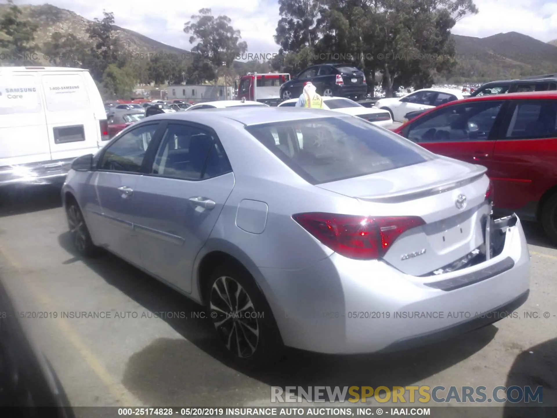 3 Photograph of a damaged car 2T1BURHE3KC218542 TOYOTA COROLLA 2019