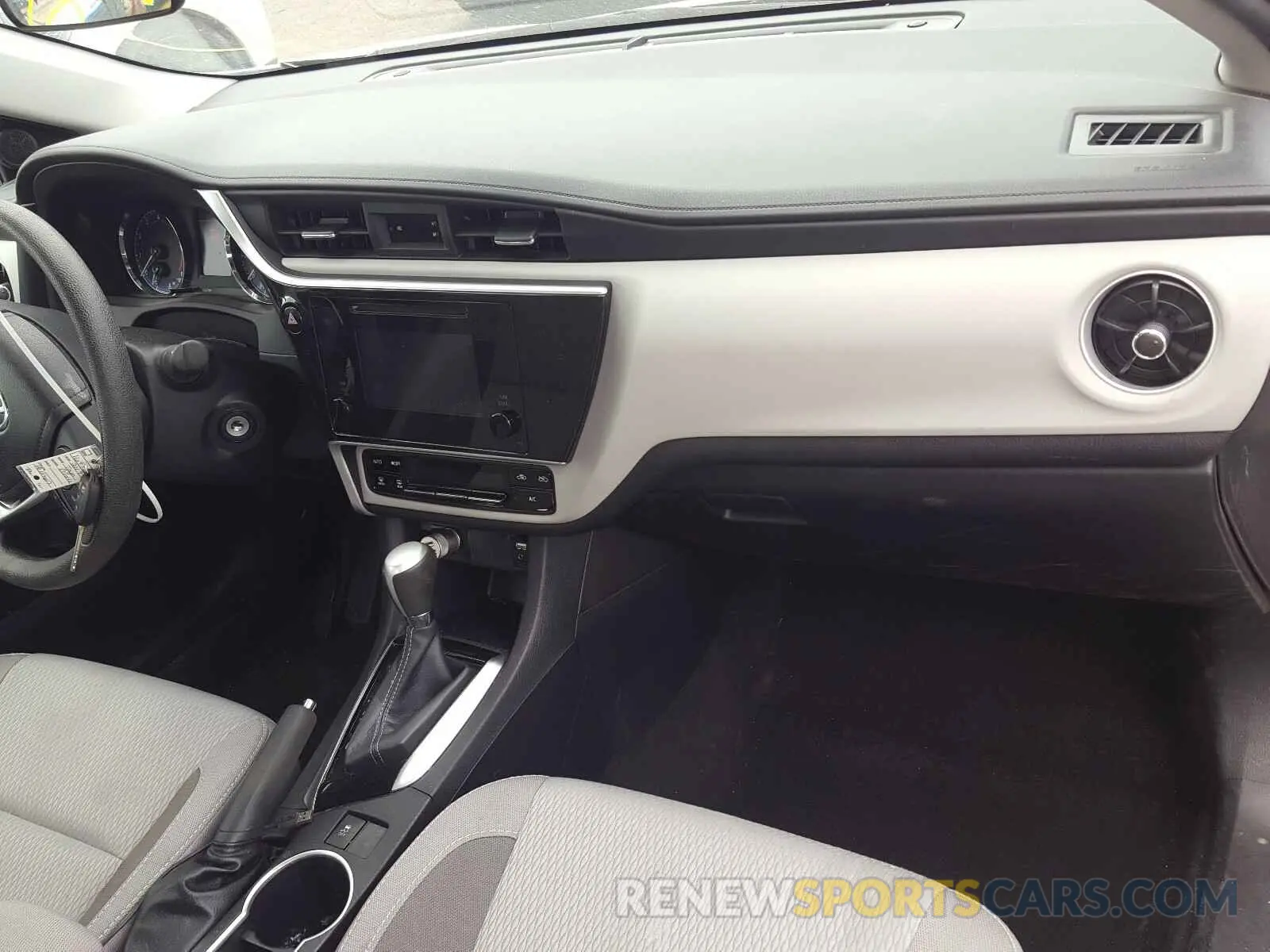 9 Photograph of a damaged car 2T1BURHE3KC228665 TOYOTA COROLLA 2019