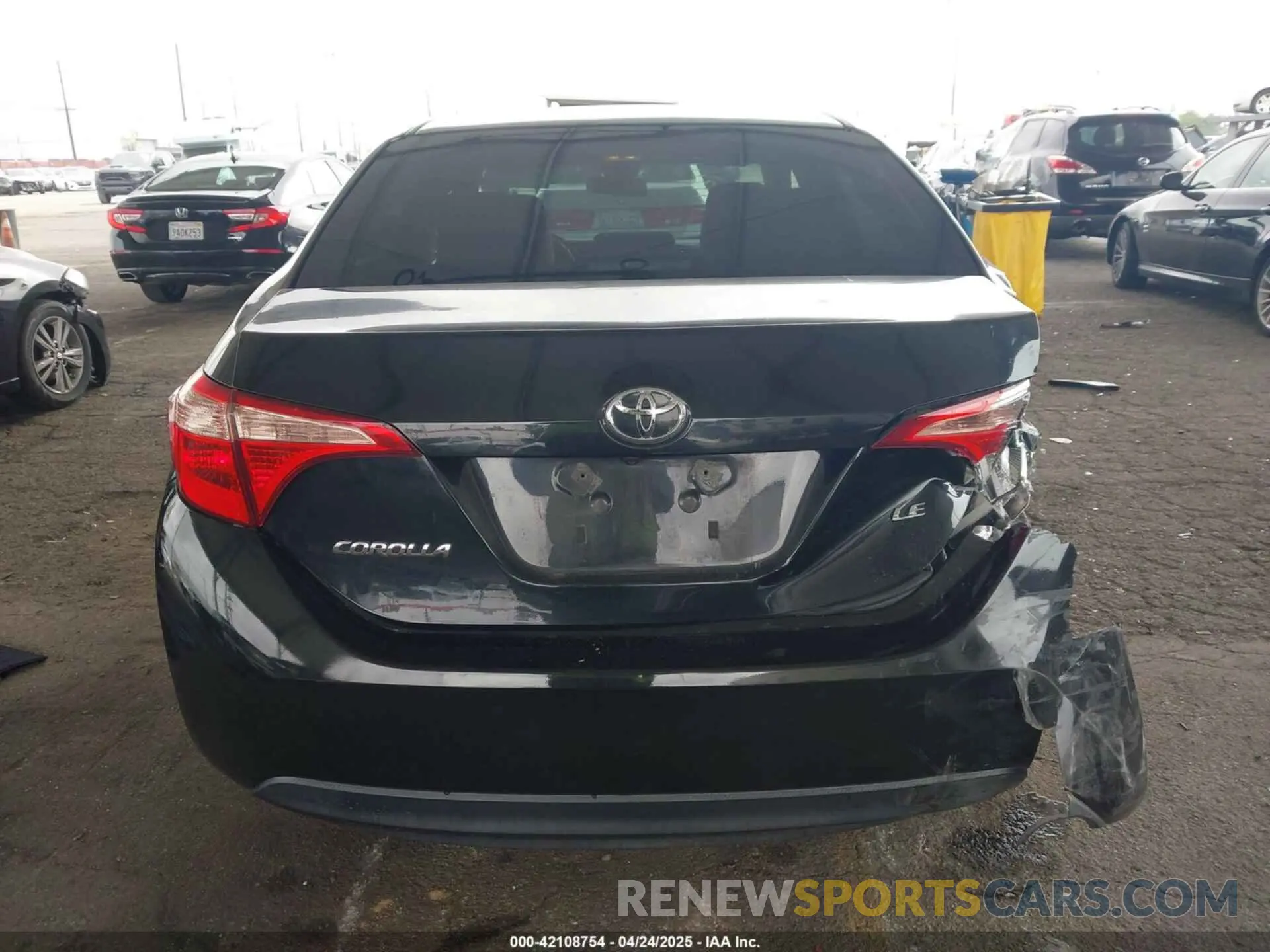 16 Photograph of a damaged car 2T1BURHE3KC233882 TOYOTA COROLLA 2019