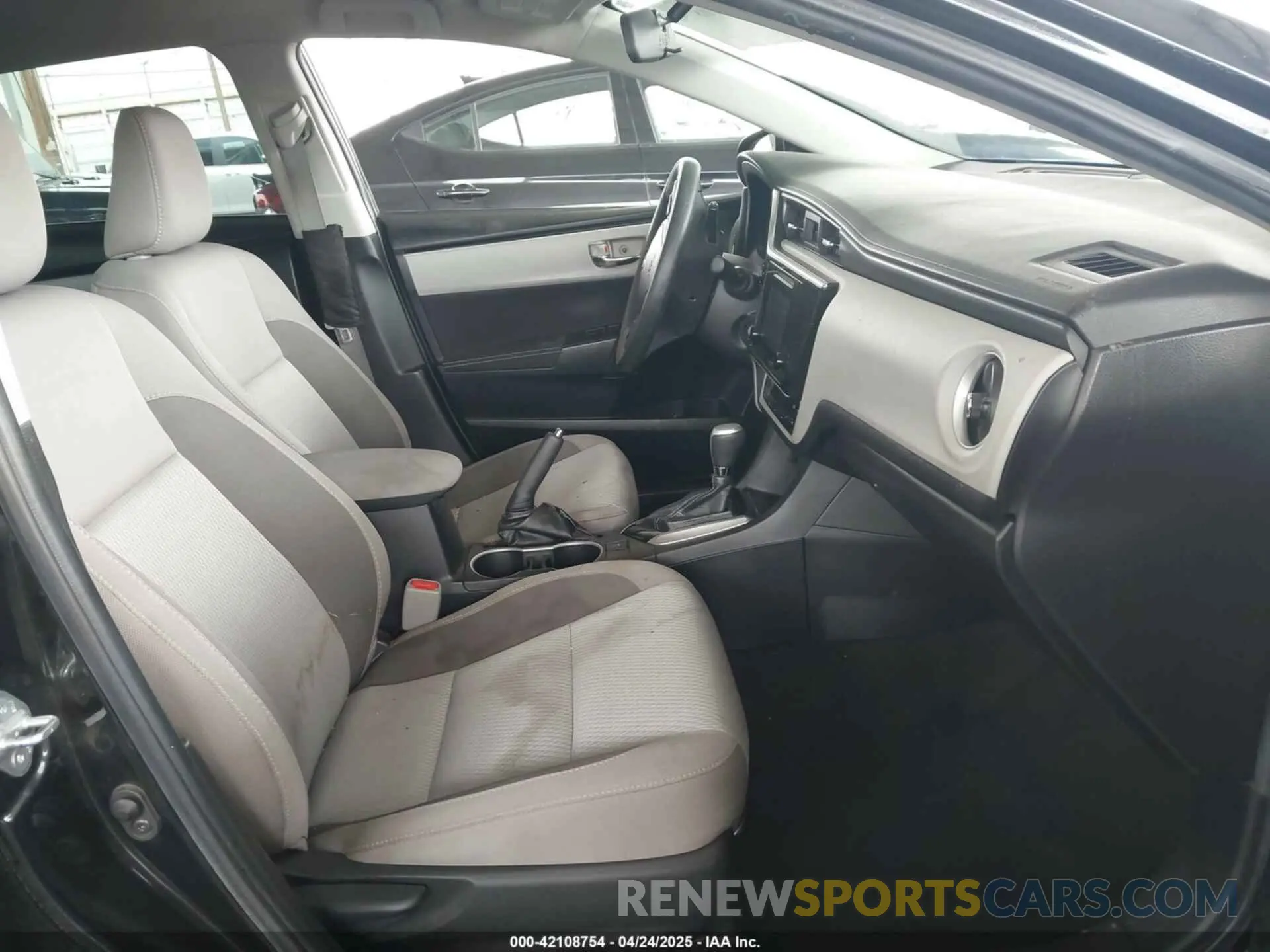 5 Photograph of a damaged car 2T1BURHE3KC233882 TOYOTA COROLLA 2019