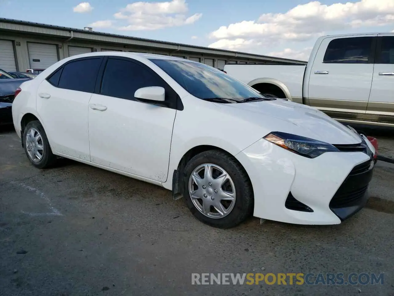 4 Фотография поврежденного автомобиля 2T1BURHE4KC147125 TOYOTA COROLLA 2019
