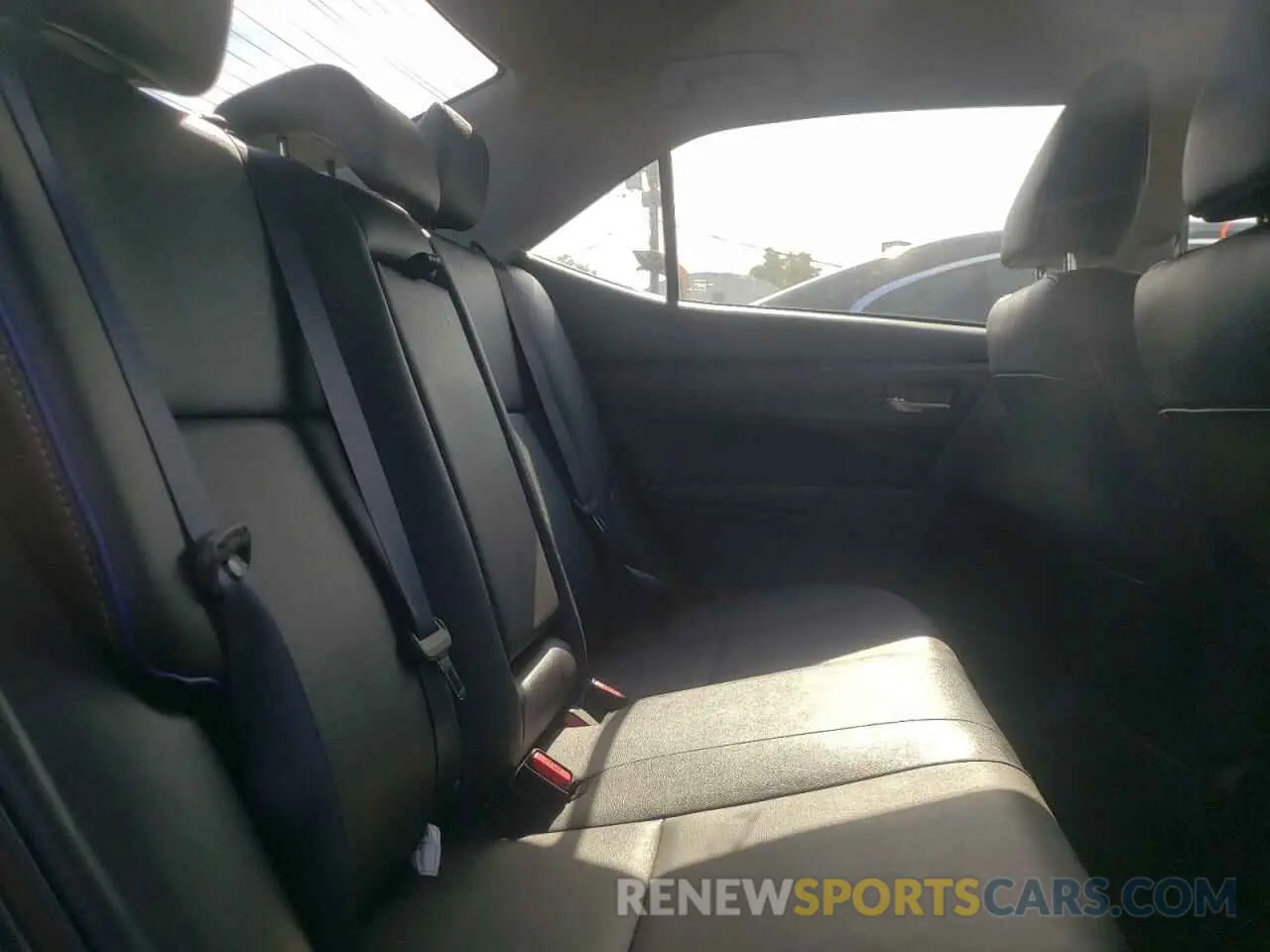 6 Photograph of a damaged car 2T1BURHE4KC156195 TOYOTA COROLLA 2019
