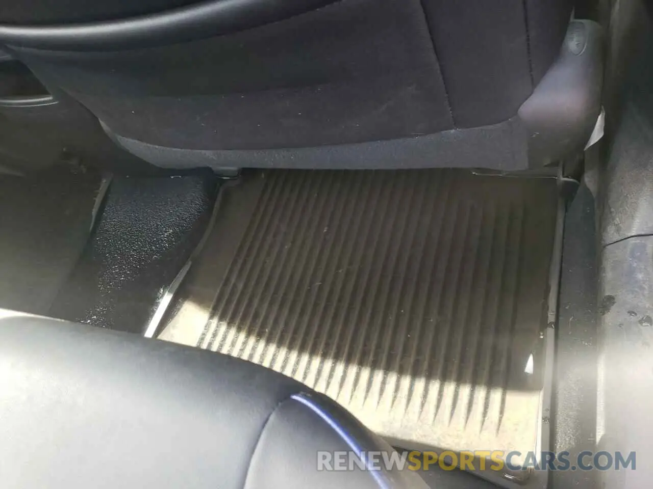 9 Photograph of a damaged car 2T1BURHE4KC156195 TOYOTA COROLLA 2019