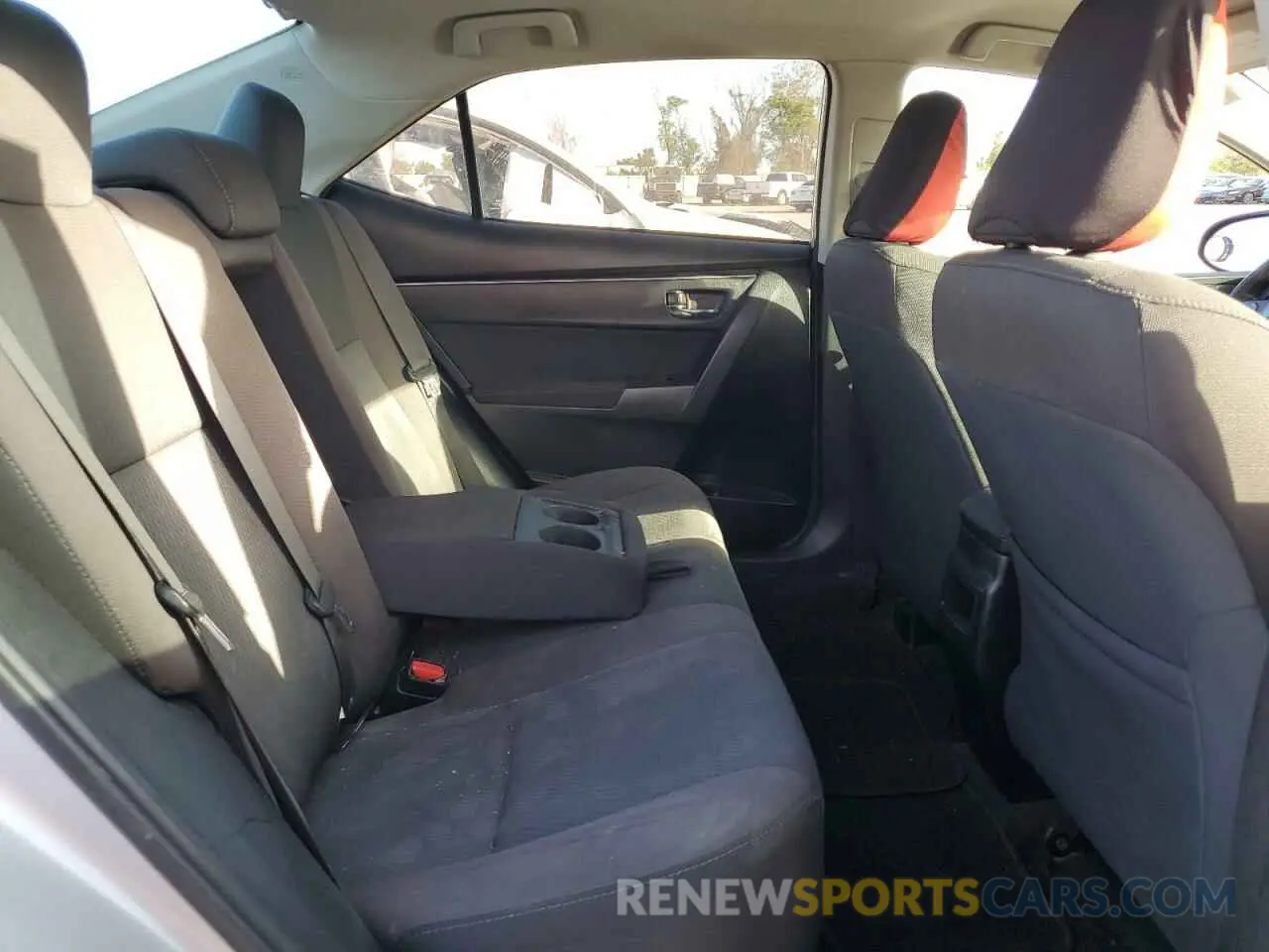 10 Photograph of a damaged car 2T1BURHE4KC158481 TOYOTA COROLLA 2019