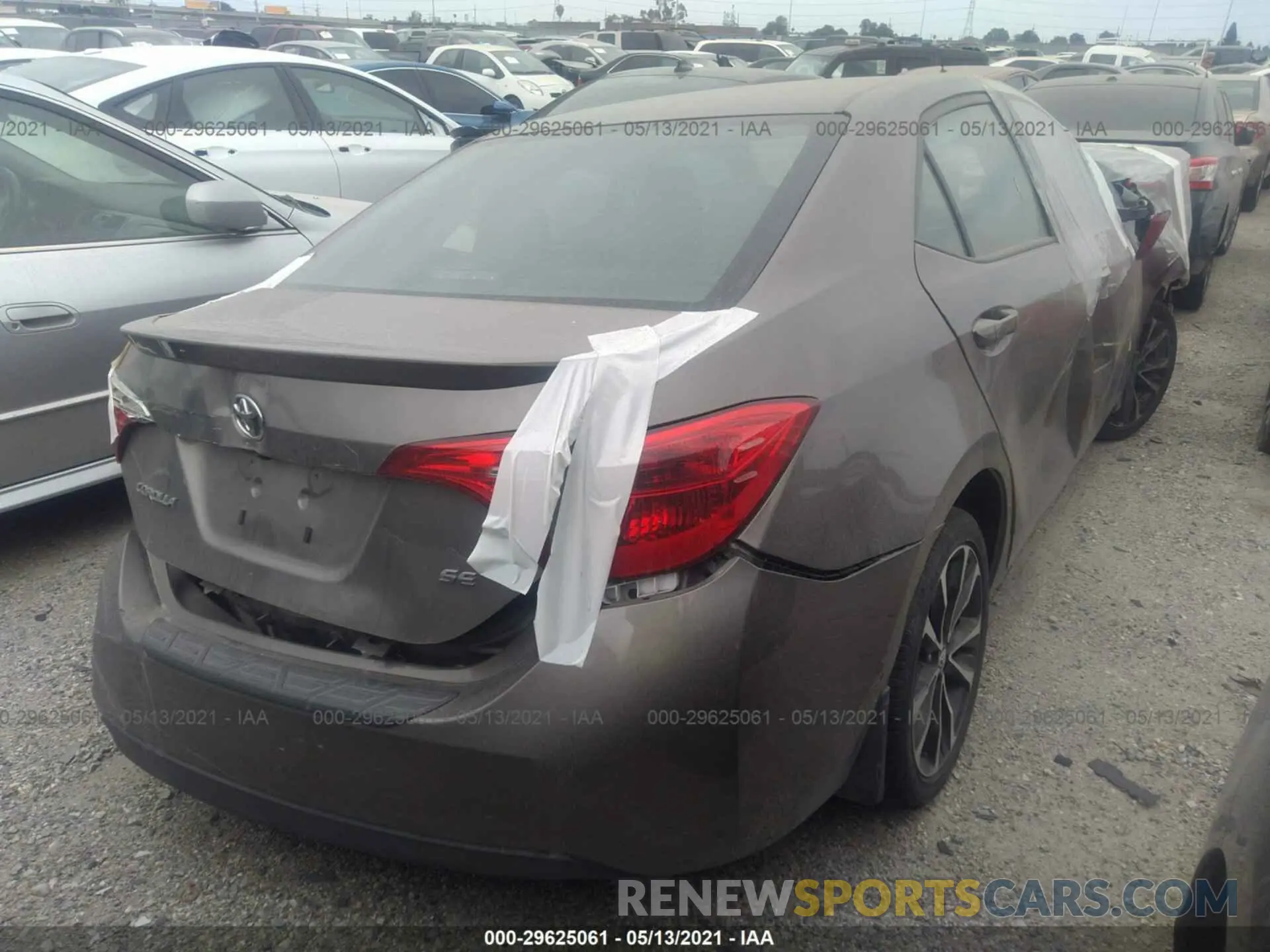 4 Photograph of a damaged car 2T1BURHE4KC161638 TOYOTA COROLLA 2019