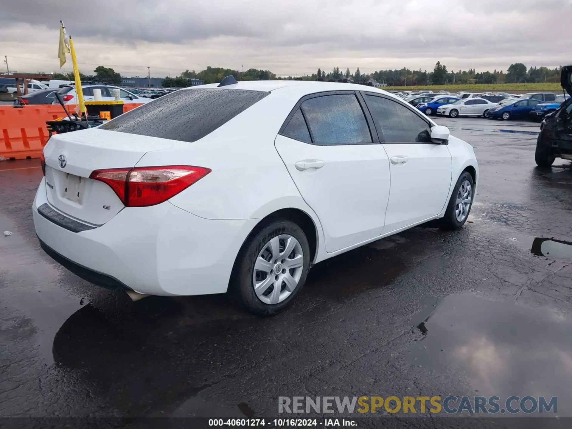 4 Photograph of a damaged car 2T1BURHE4KC168282 TOYOTA COROLLA 2019