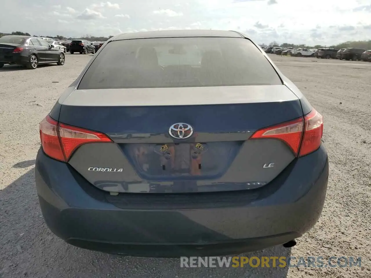 6 Фотография поврежденного автомобиля 2T1BURHE4KC186703 TOYOTA COROLLA 2019