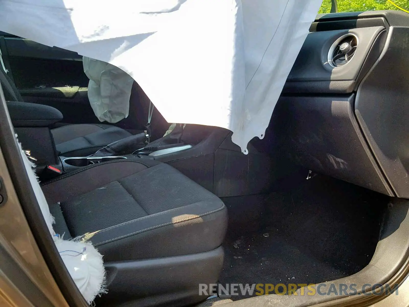 5 Photograph of a damaged car 2T1BURHE4KC187947 TOYOTA COROLLA 2019