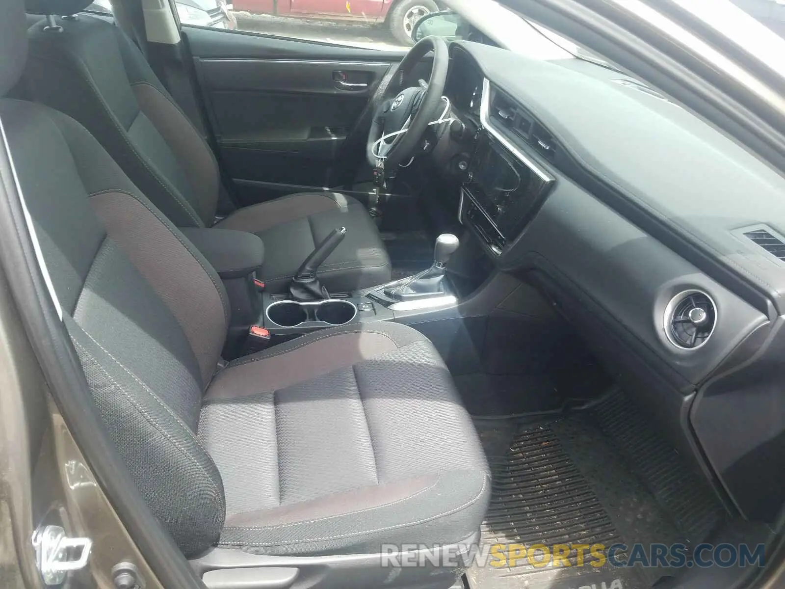 5 Photograph of a damaged car 2T1BURHE4KC189245 TOYOTA COROLLA 2019