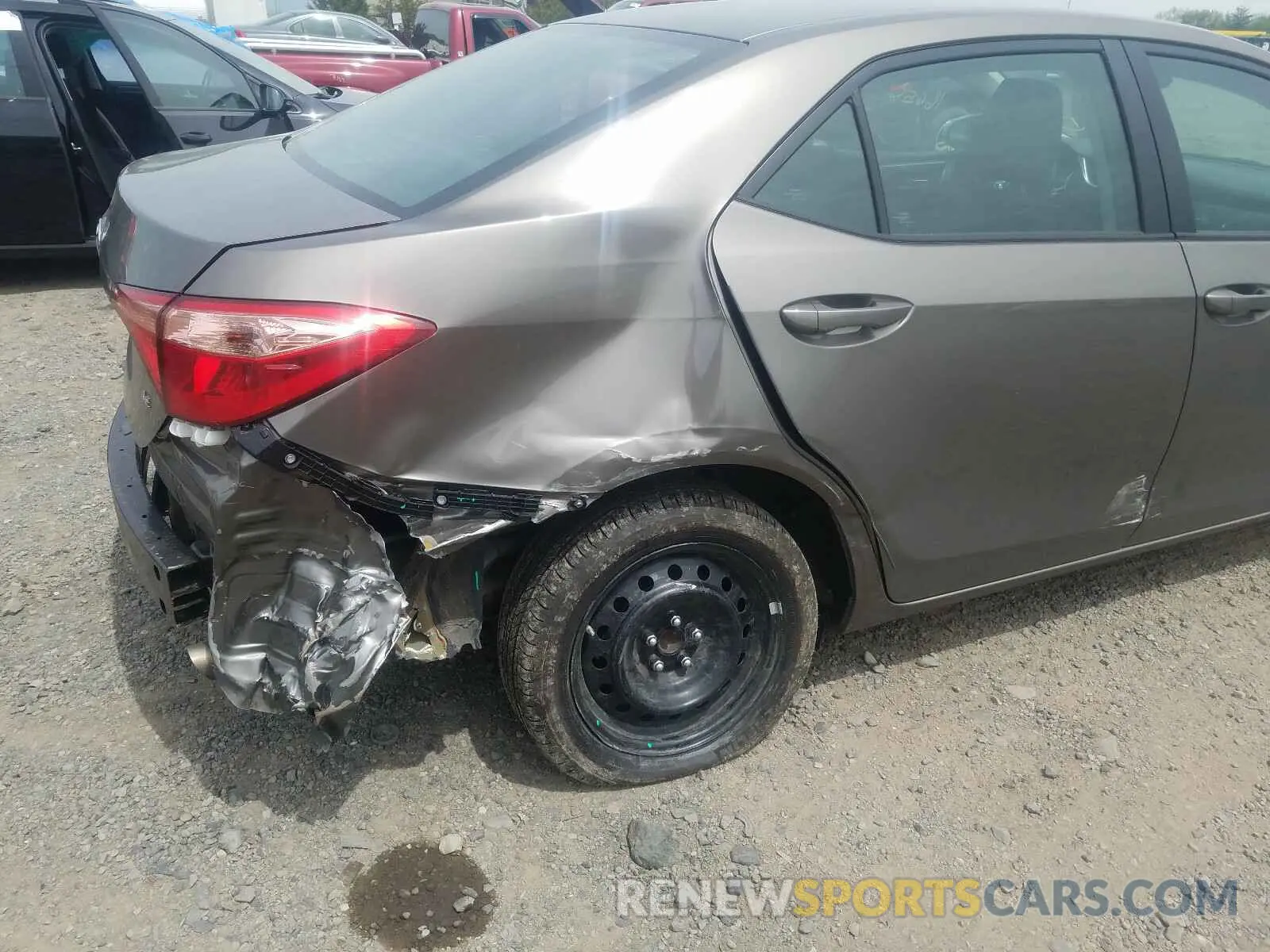 9 Photograph of a damaged car 2T1BURHE4KC189245 TOYOTA COROLLA 2019