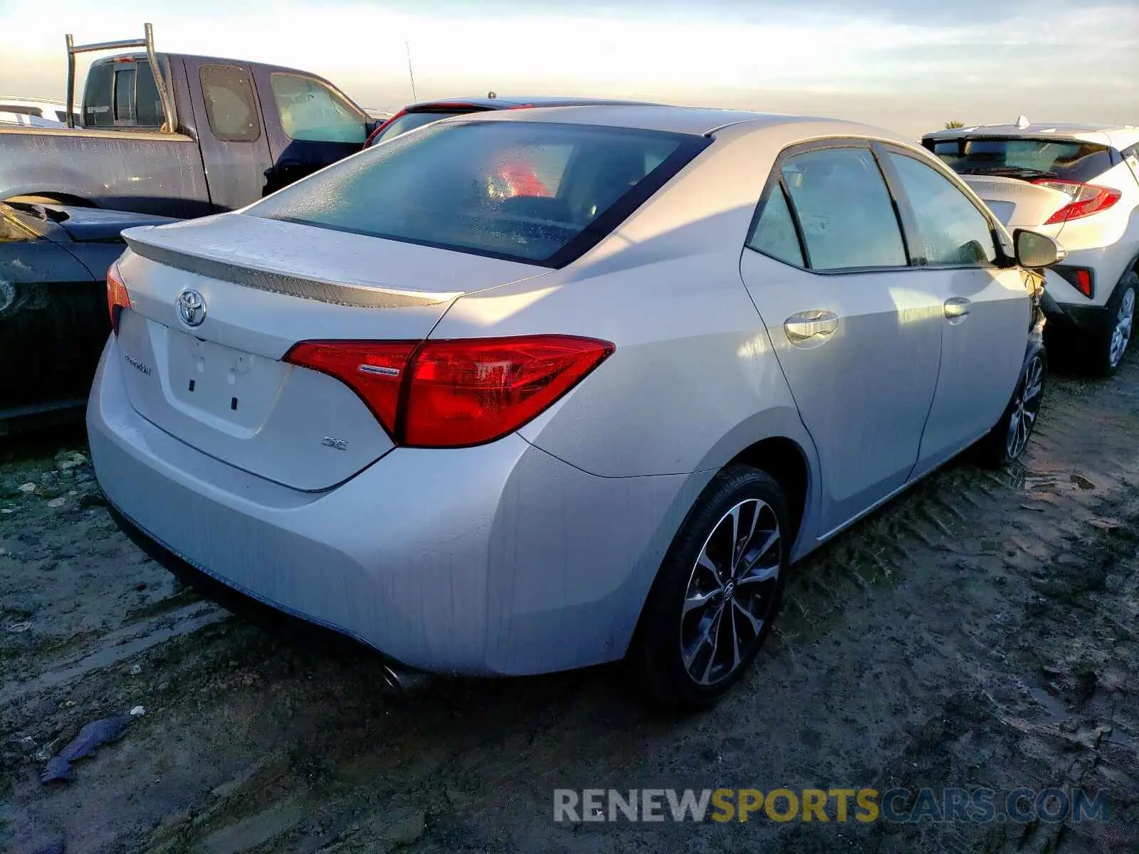 4 Photograph of a damaged car 2T1BURHE4KC189469 TOYOTA COROLLA 2019
