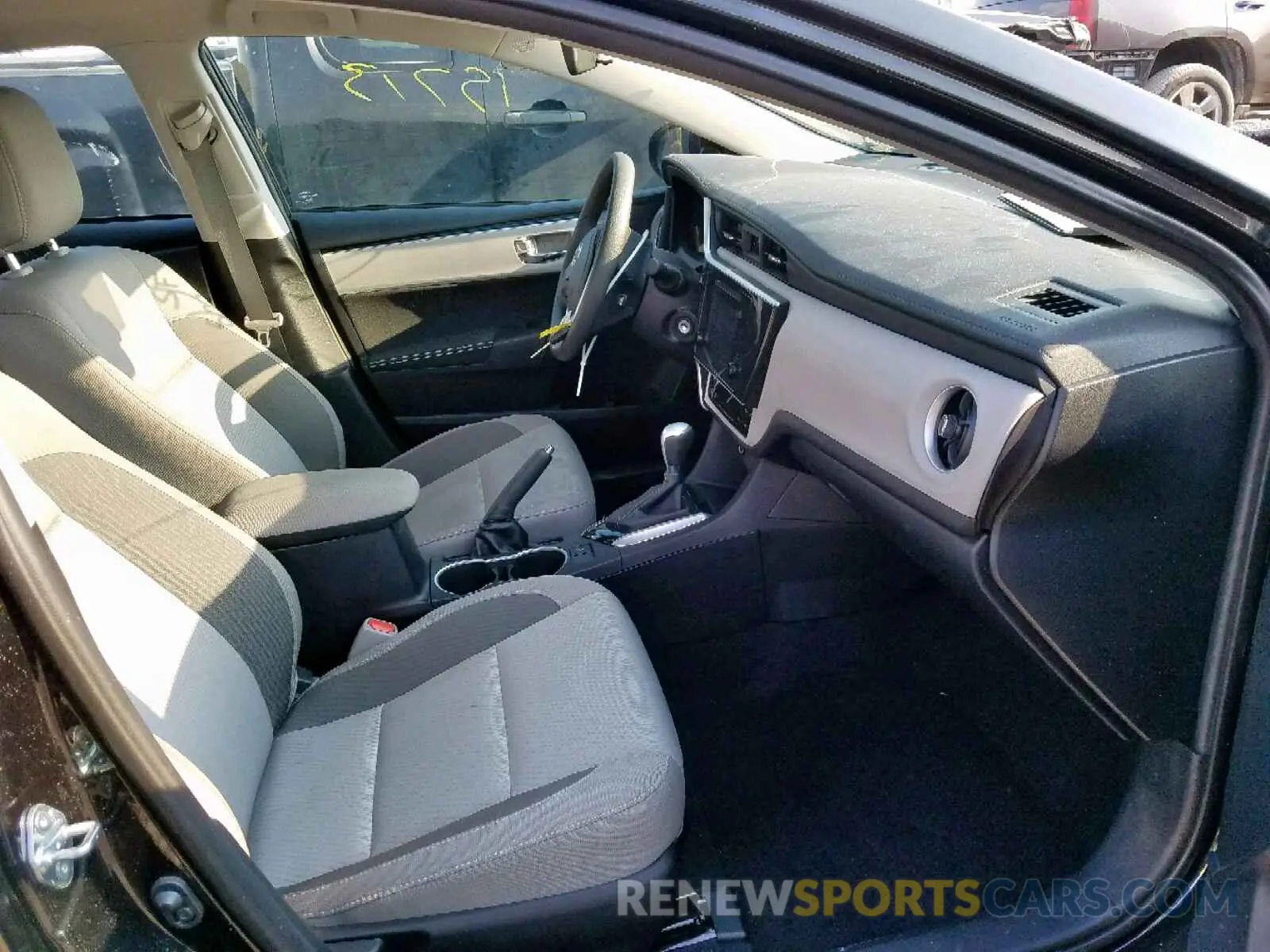 5 Photograph of a damaged car 2T1BURHE4KC206447 TOYOTA COROLLA 2019