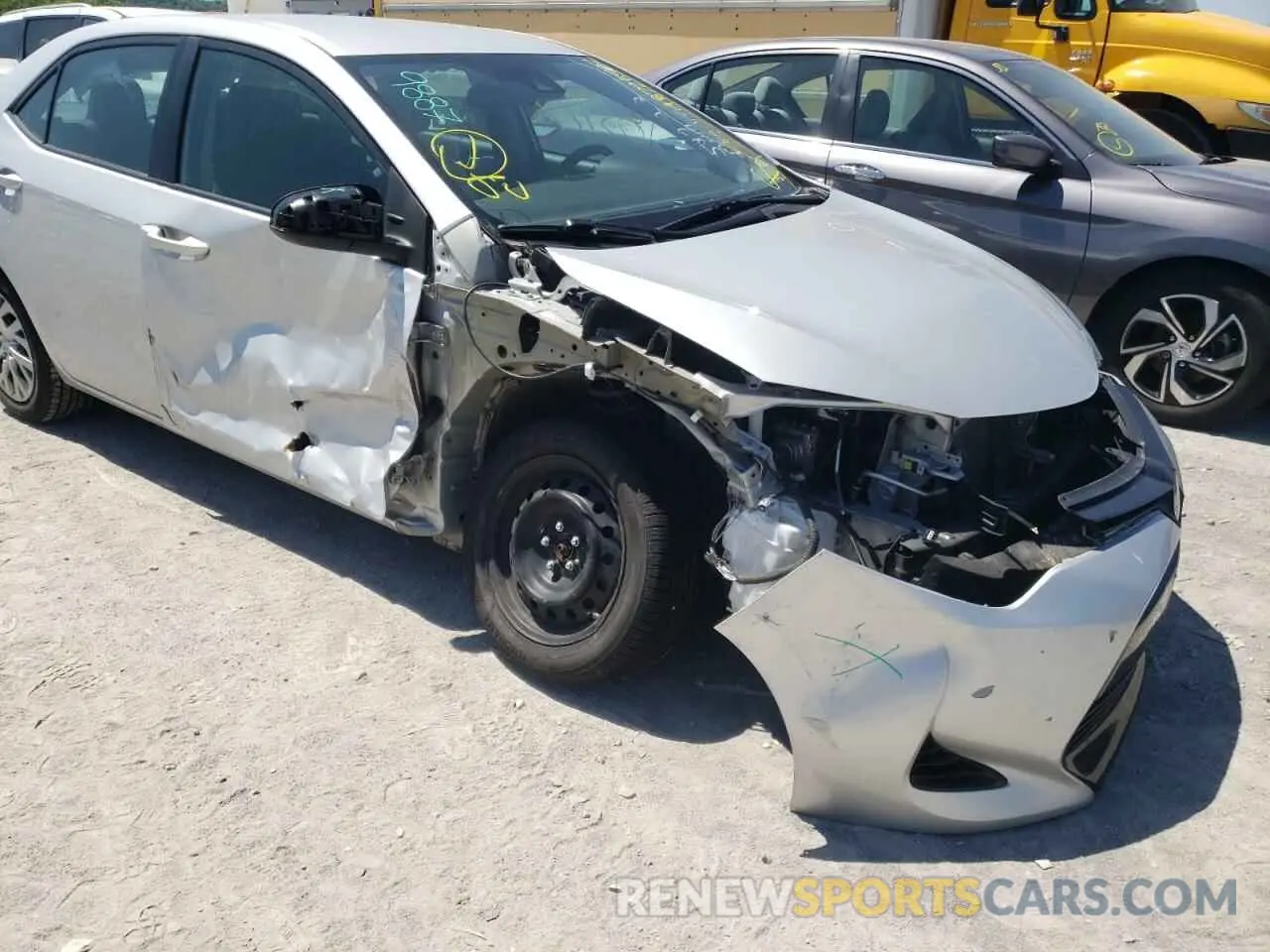 9 Фотография поврежденного автомобиля 2T1BURHE4KC234040 TOYOTA COROLLA 2019