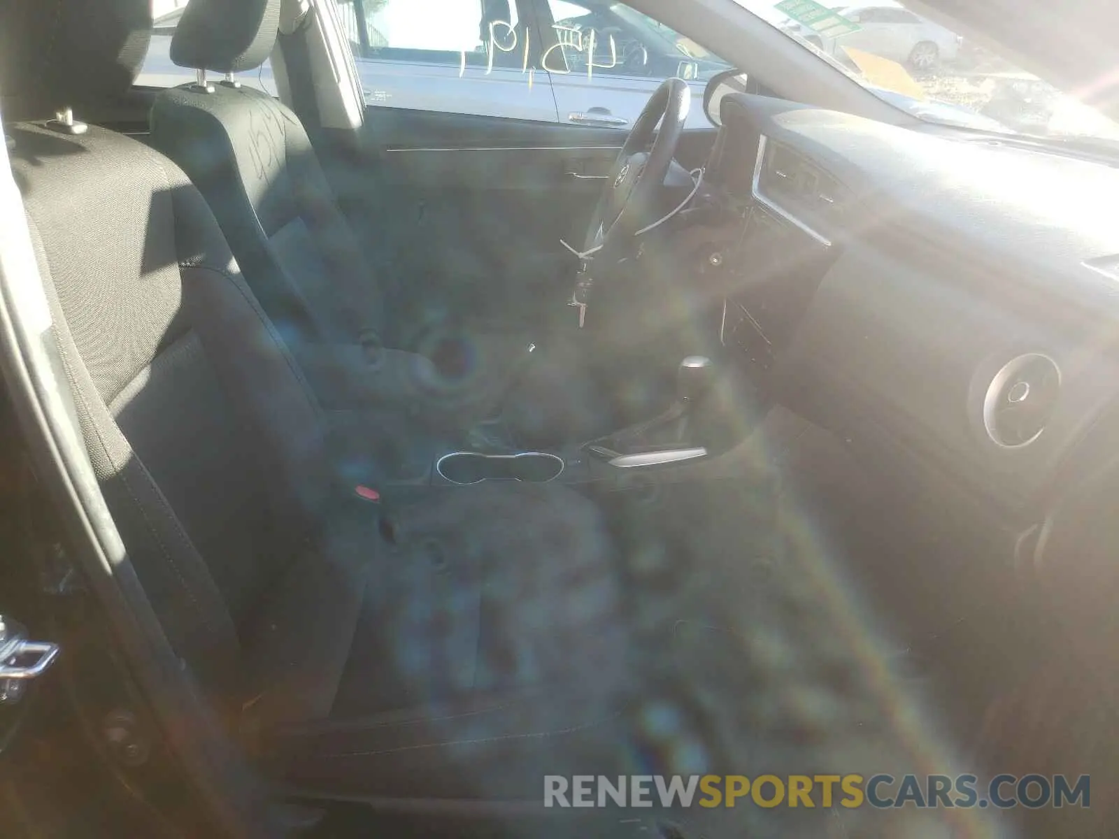 5 Photograph of a damaged car 2T1BURHE4KC234586 TOYOTA COROLLA 2019