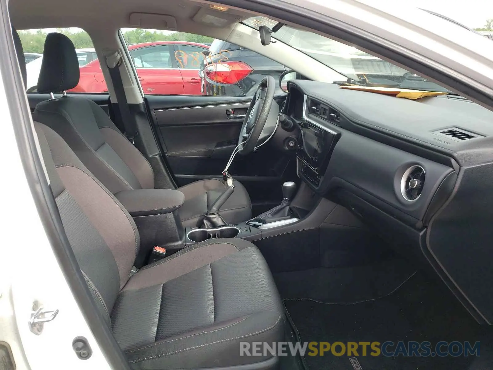 5 Photograph of a damaged car 2T1BURHE4KC238895 TOYOTA COROLLA 2019