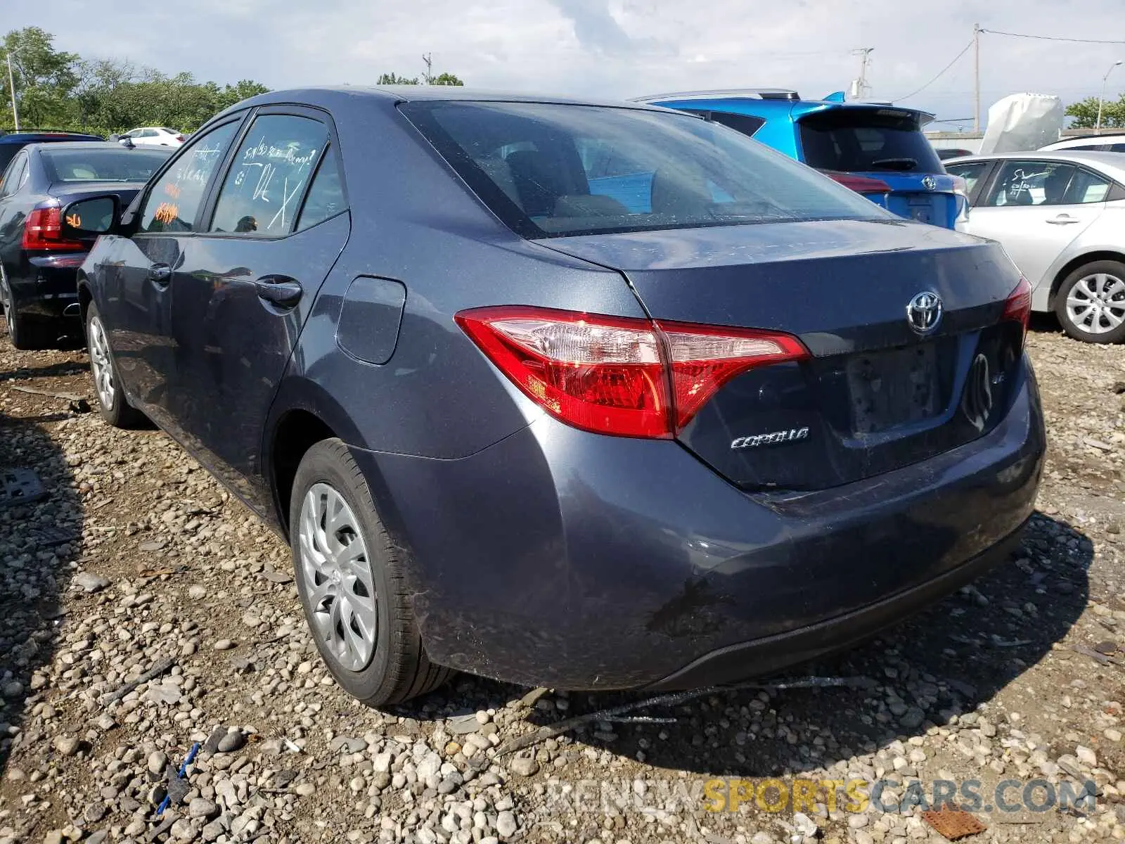 3 Photograph of a damaged car 2T1BURHE4KC243112 TOYOTA COROLLA 2019