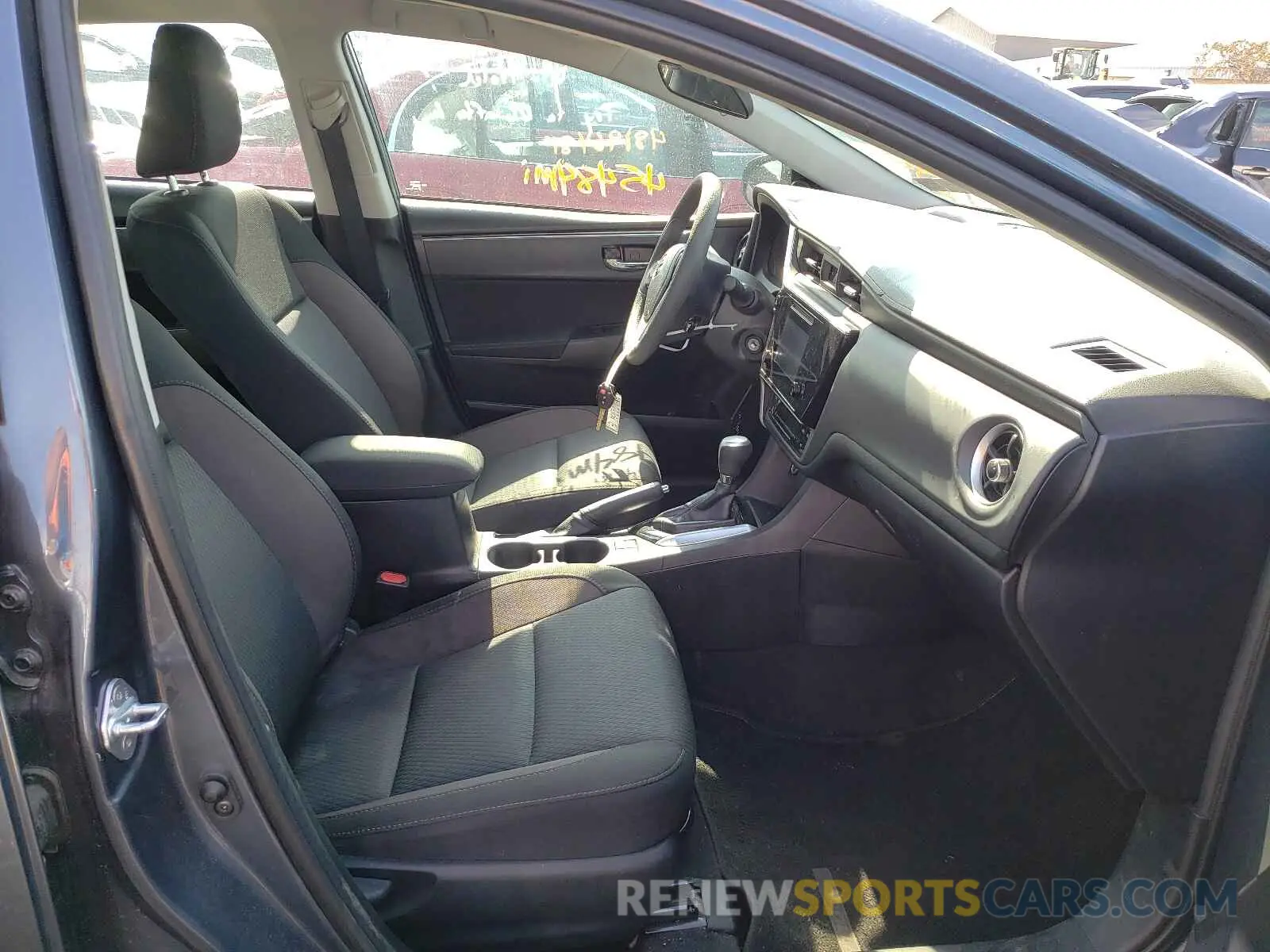 5 Photograph of a damaged car 2T1BURHE4KC243112 TOYOTA COROLLA 2019