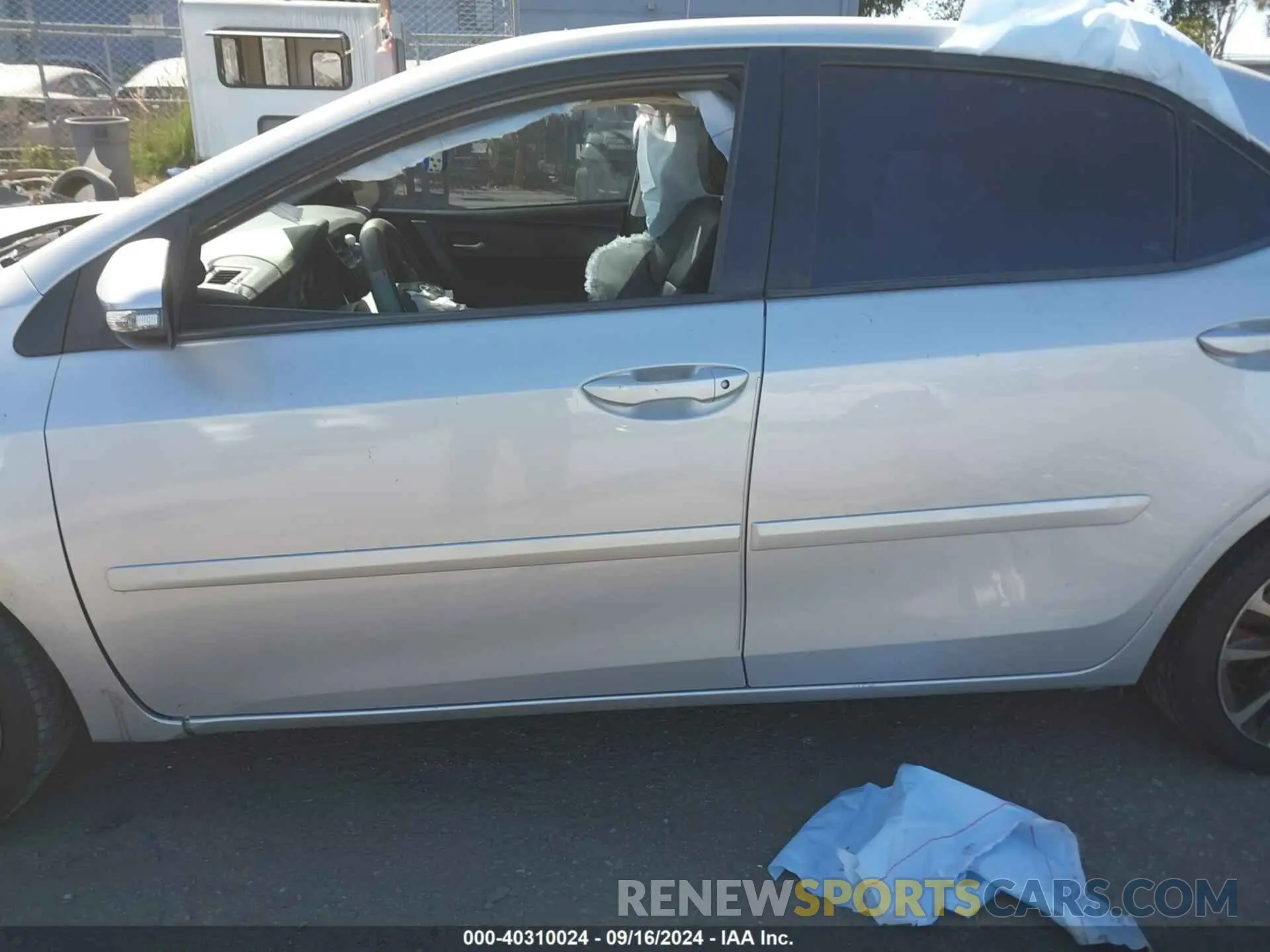 15 Photograph of a damaged car 2T1BURHE5KC128597 TOYOTA COROLLA 2019