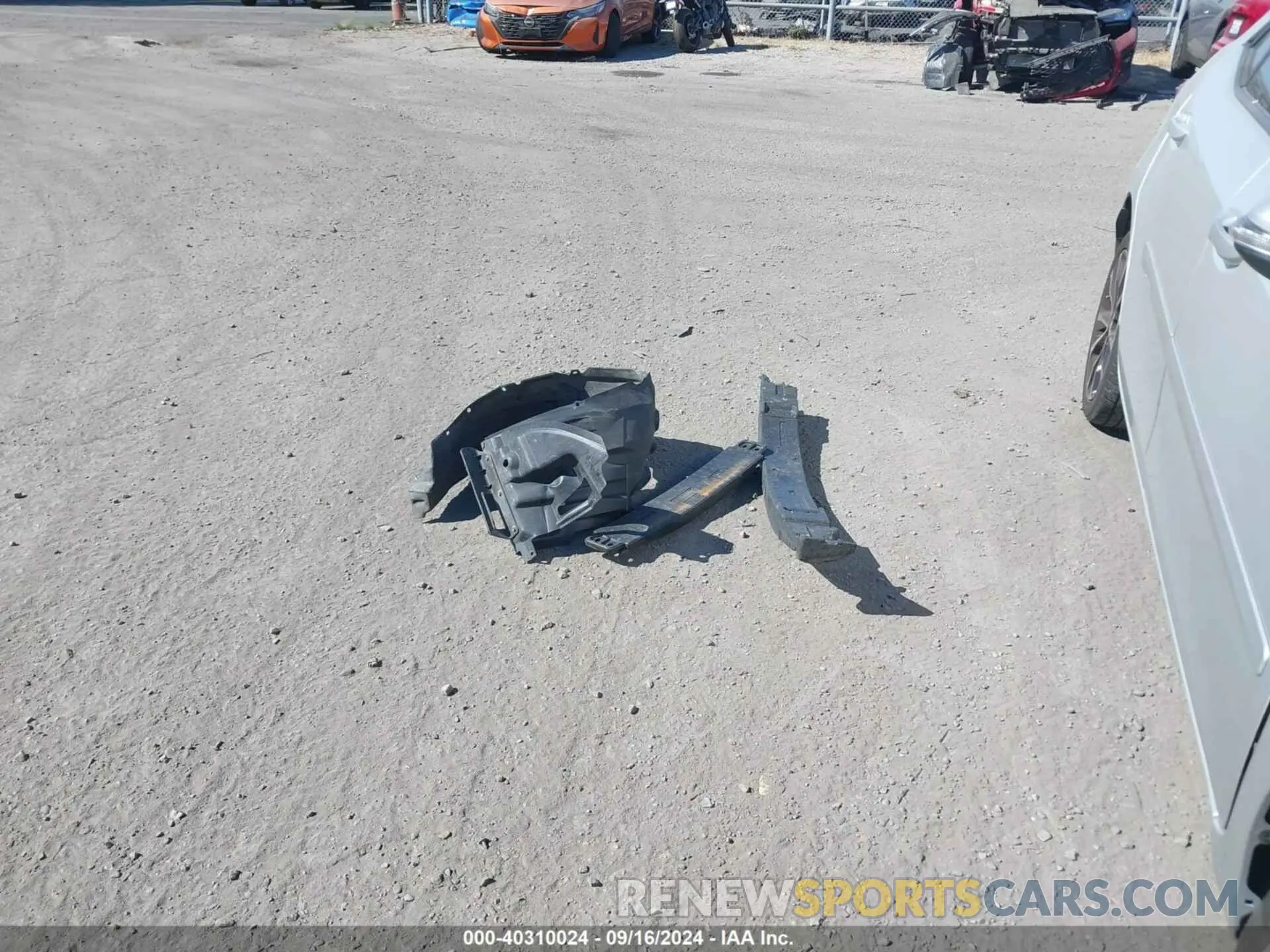 18 Photograph of a damaged car 2T1BURHE5KC128597 TOYOTA COROLLA 2019