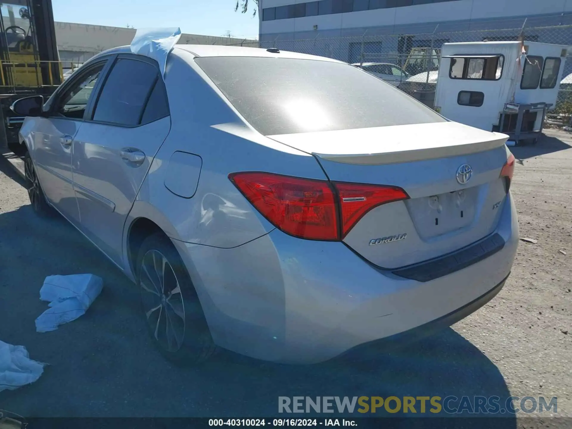 3 Photograph of a damaged car 2T1BURHE5KC128597 TOYOTA COROLLA 2019