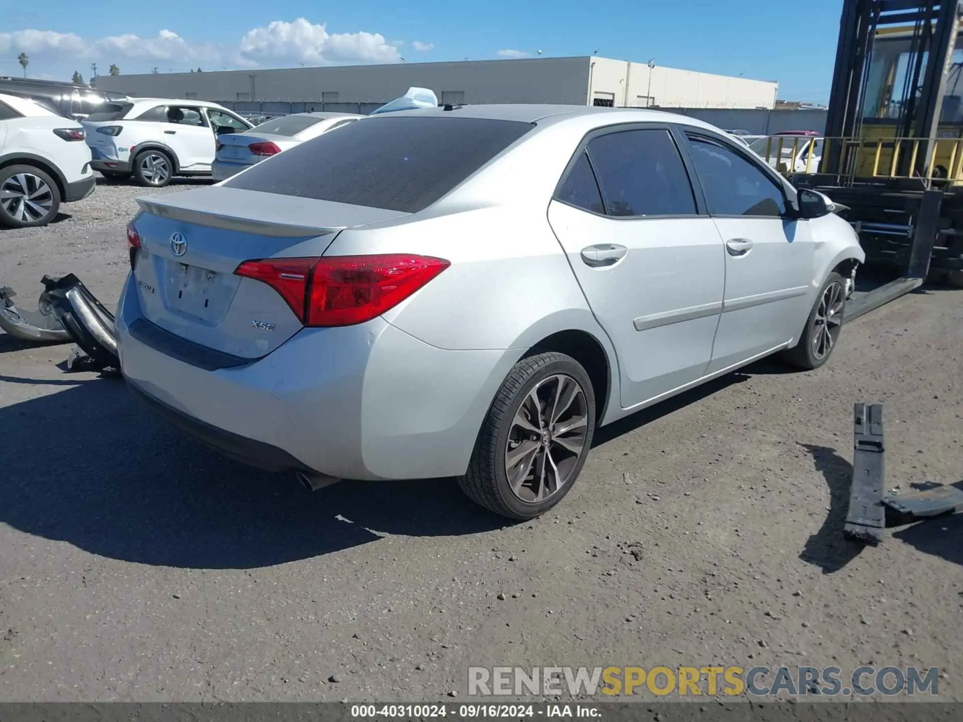 4 Photograph of a damaged car 2T1BURHE5KC128597 TOYOTA COROLLA 2019