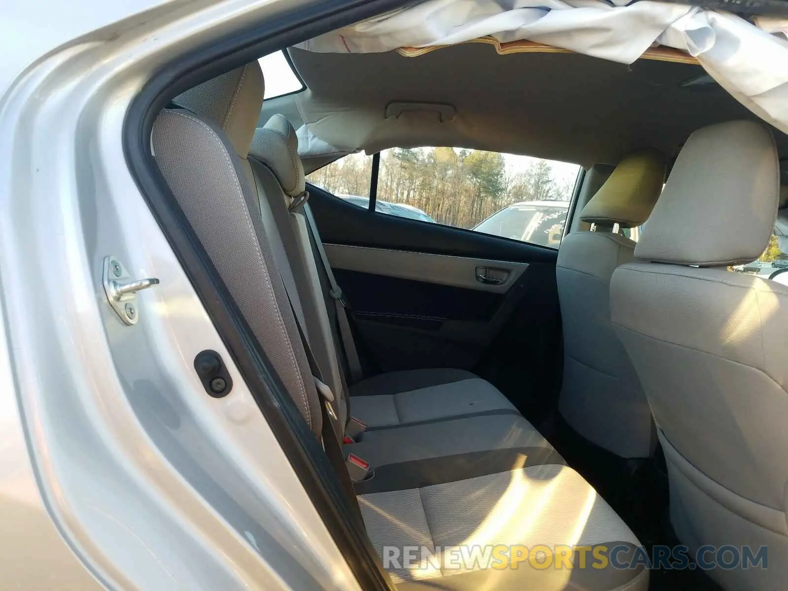6 Photograph of a damaged car 2T1BURHE5KC151894 TOYOTA COROLLA 2019