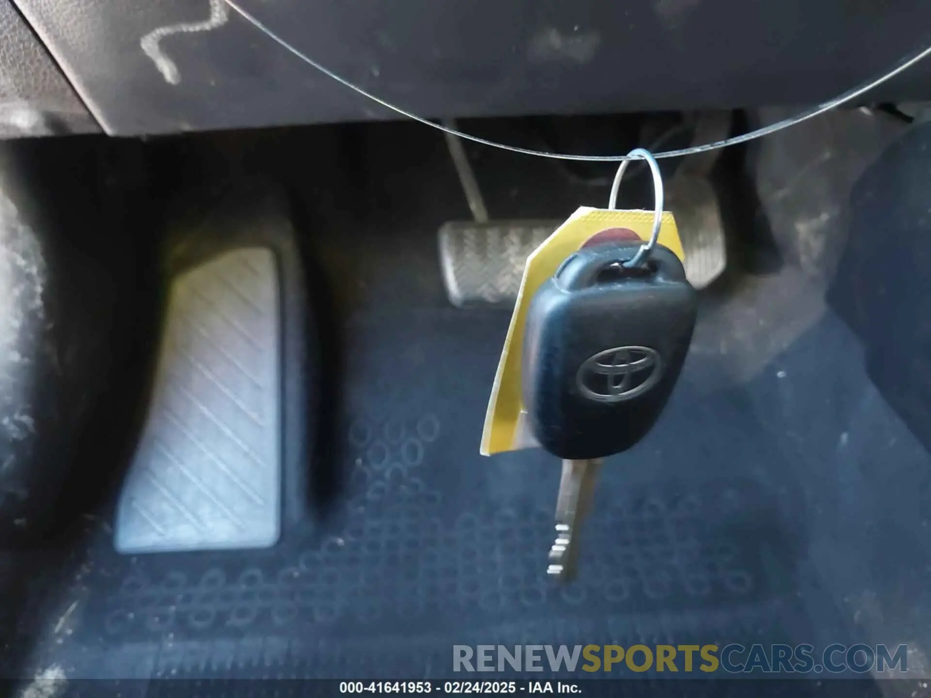 11 Photograph of a damaged car 2T1BURHE5KC152513 TOYOTA COROLLA 2019