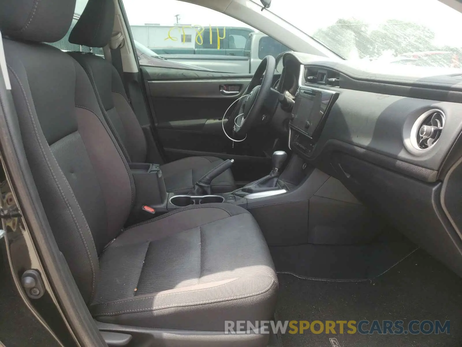 5 Photograph of a damaged car 2T1BURHE5KC156755 TOYOTA COROLLA 2019