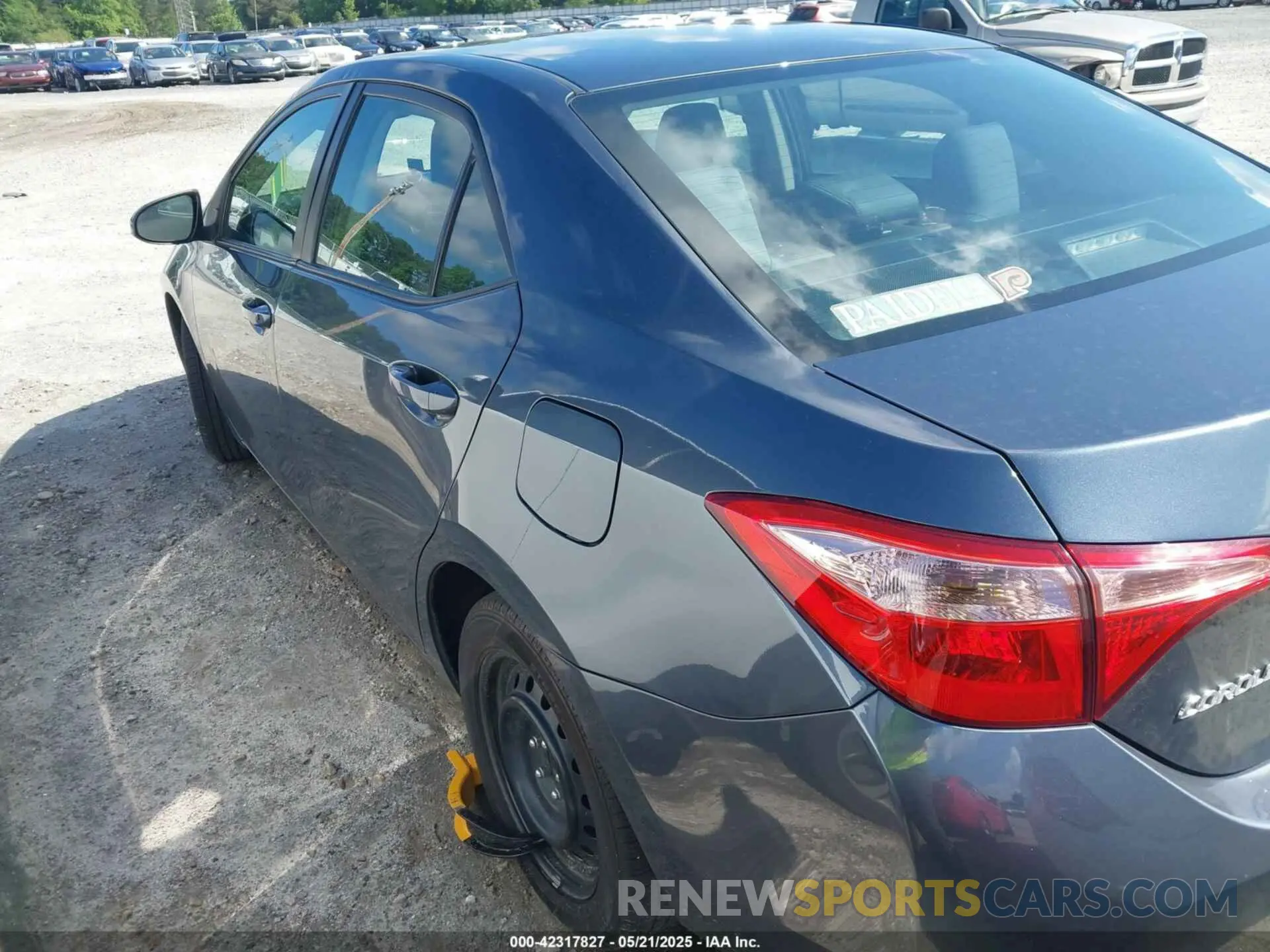 3 Photograph of a damaged car 2T1BURHE5KC168453 TOYOTA COROLLA 2019