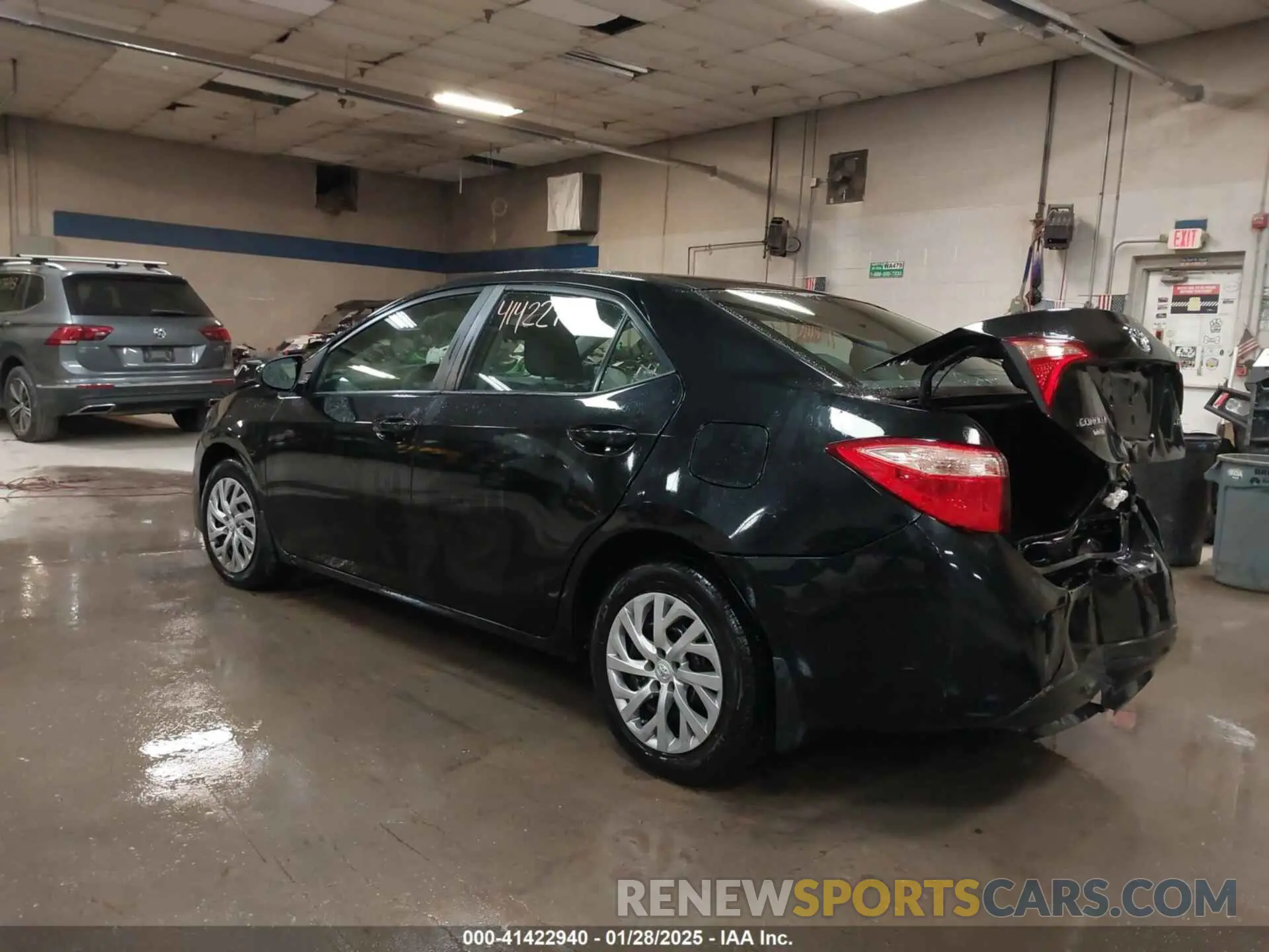 3 Photograph of a damaged car 2T1BURHE5KC170378 TOYOTA COROLLA 2019