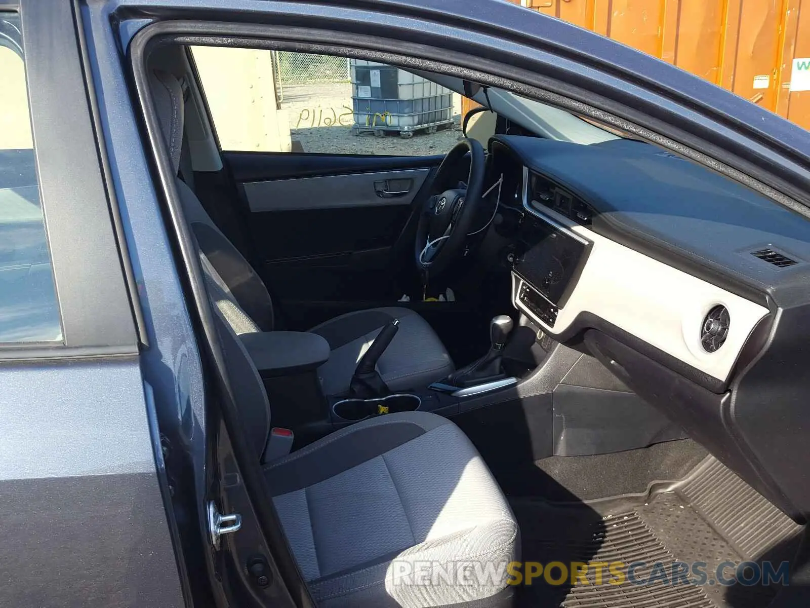 5 Photograph of a damaged car 2T1BURHE5KC174723 TOYOTA COROLLA 2019
