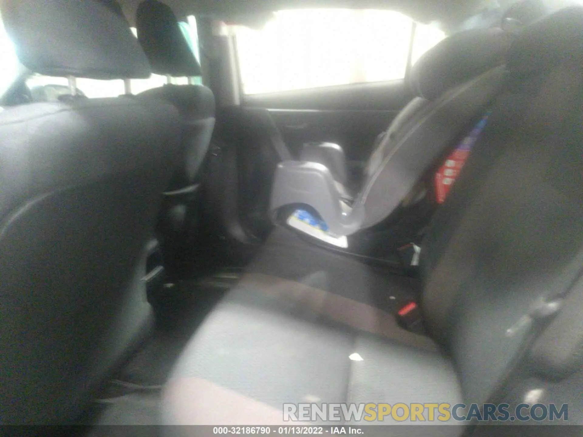 8 Фотография поврежденного автомобиля 2T1BURHE5KC184099 TOYOTA COROLLA 2019