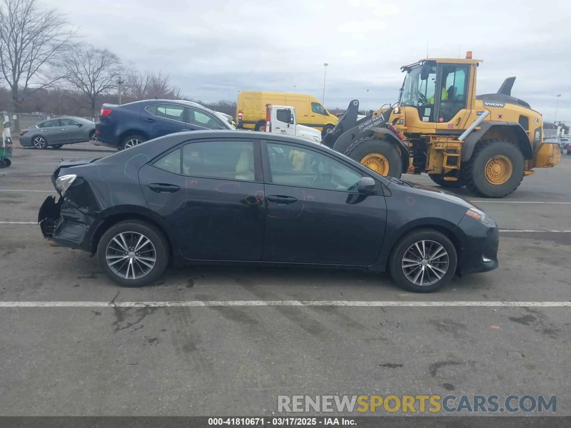13 Photograph of a damaged car 2T1BURHE5KC184233 TOYOTA COROLLA 2019