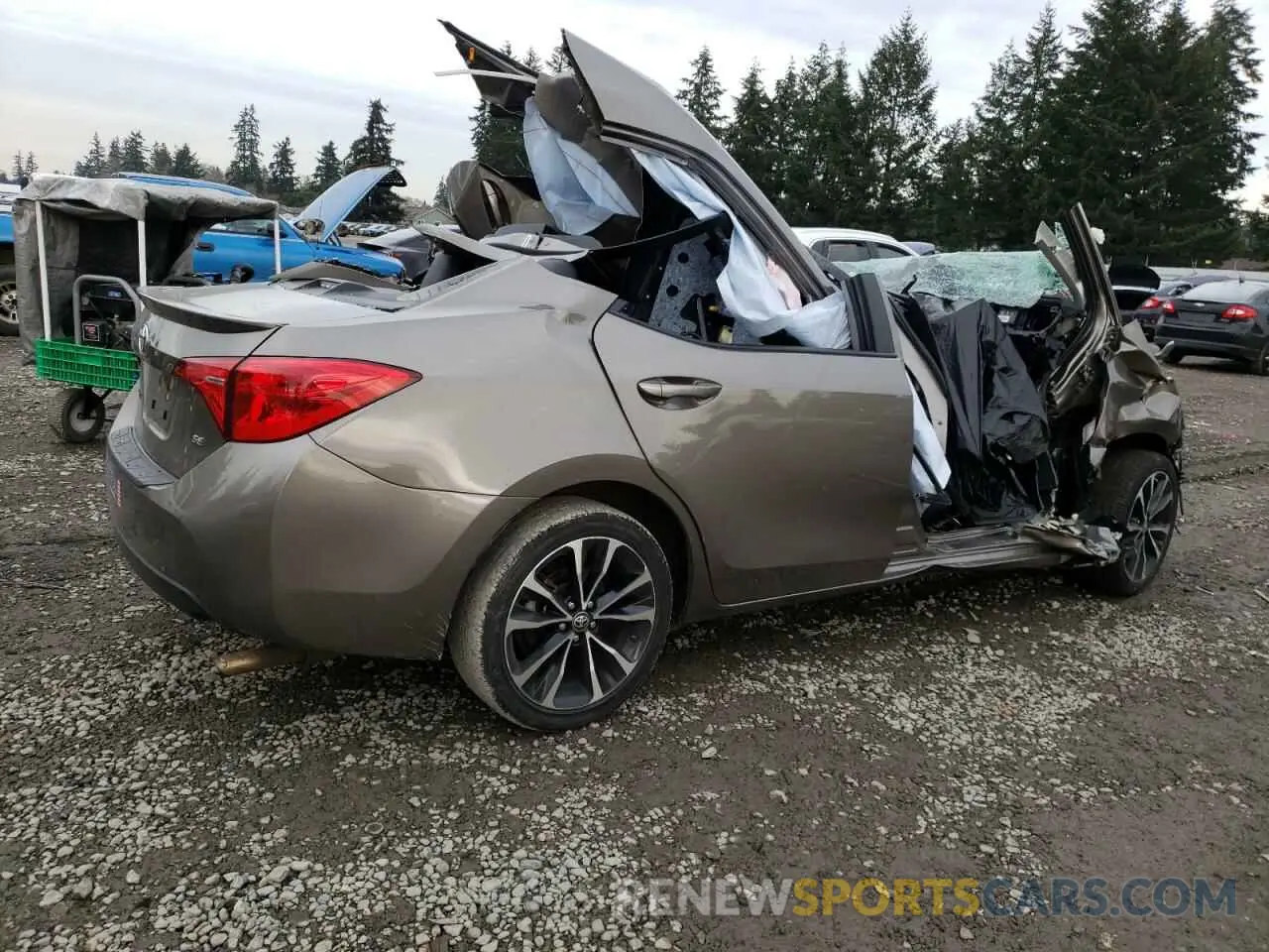 3 Фотография поврежденного автомобиля 2T1BURHE5KC184667 TOYOTA COROLLA 2019